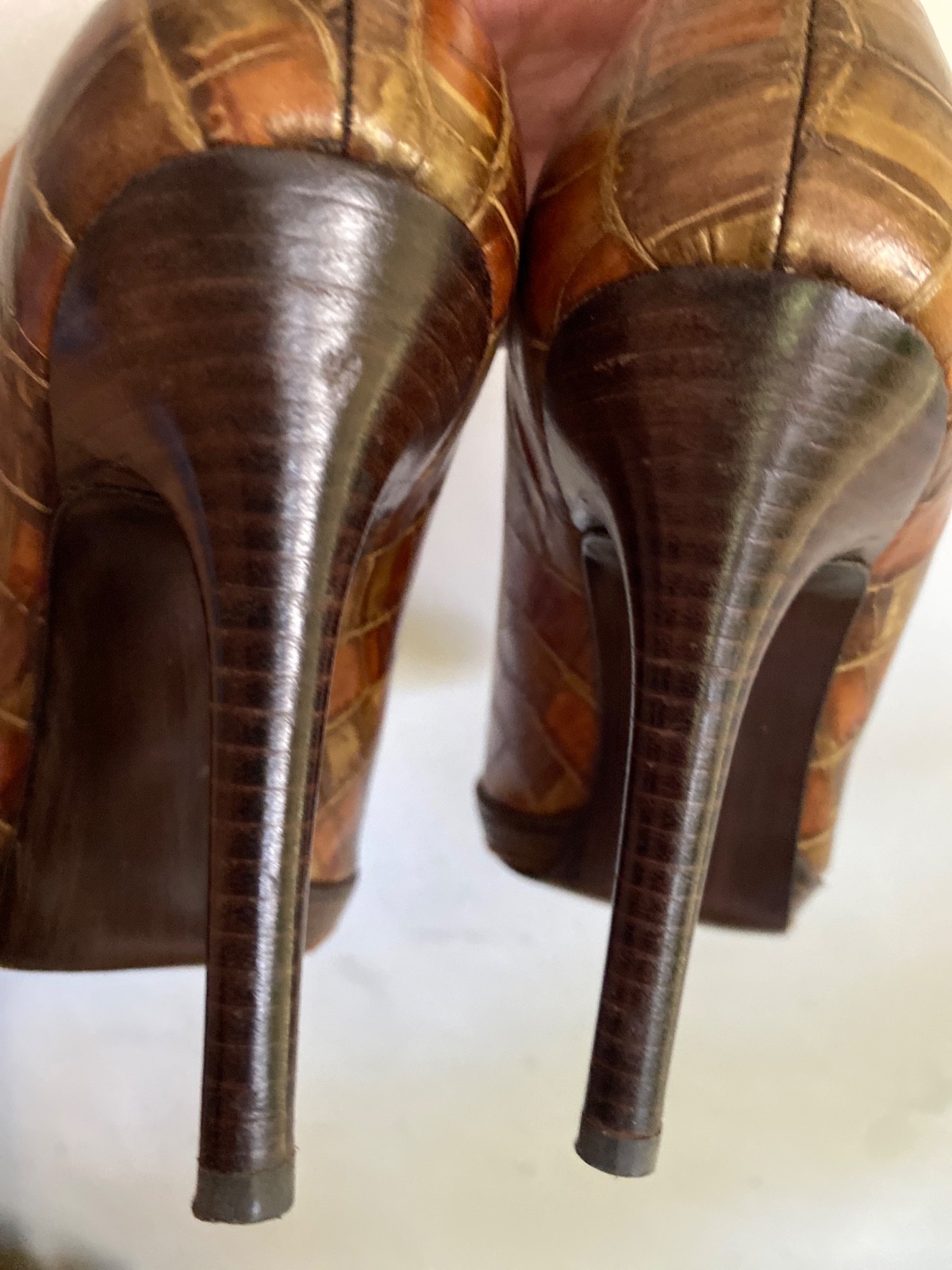 Stuart Weitzman Leather 4.5” Stiletto Platform Heels Bronze Croc Embossed 8.5