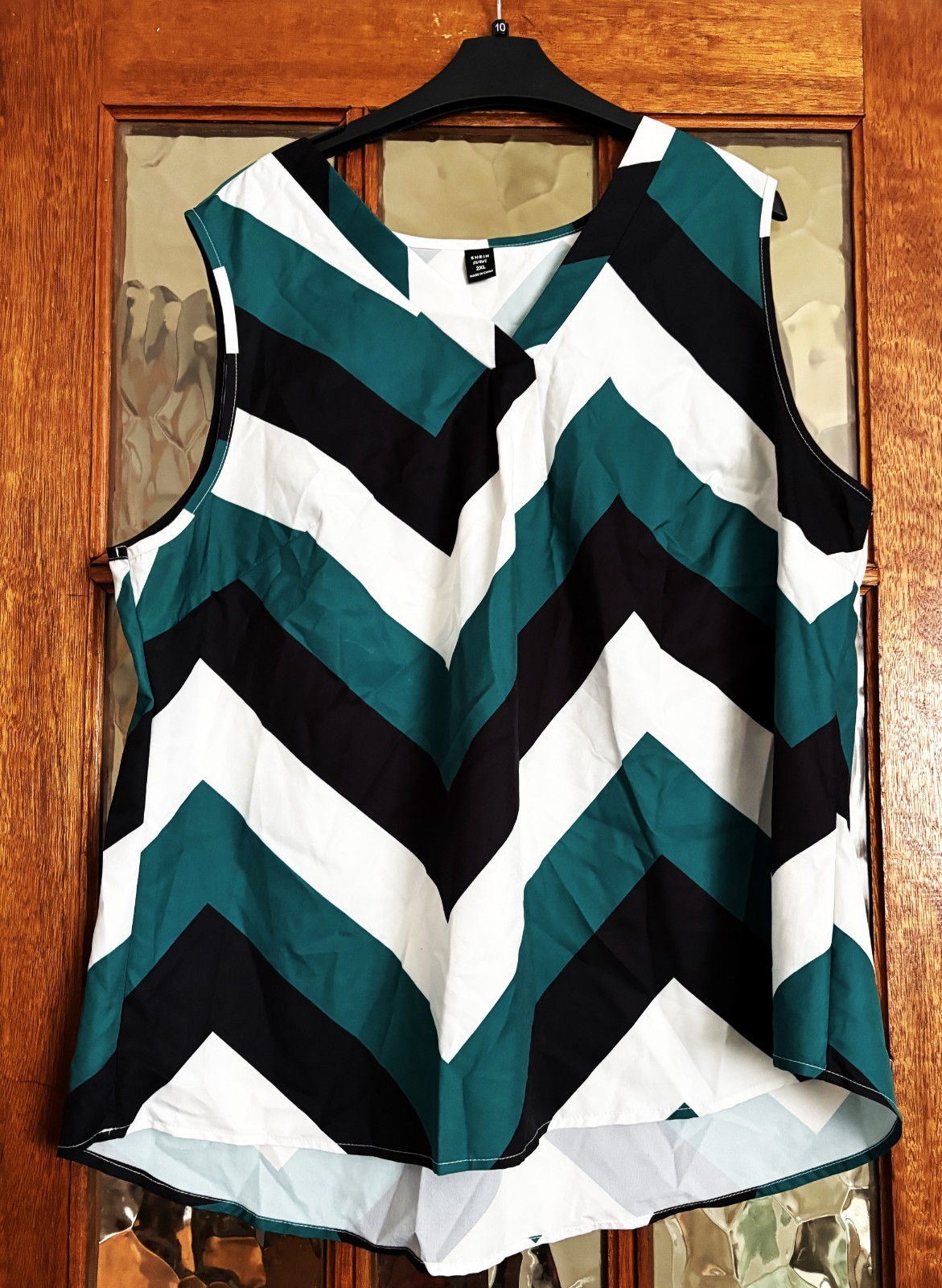 VGC Ladies SHEIN CURVE Mono BLACK WHITE & GREEN CHEVRON Pattern Blouse Top 2XL