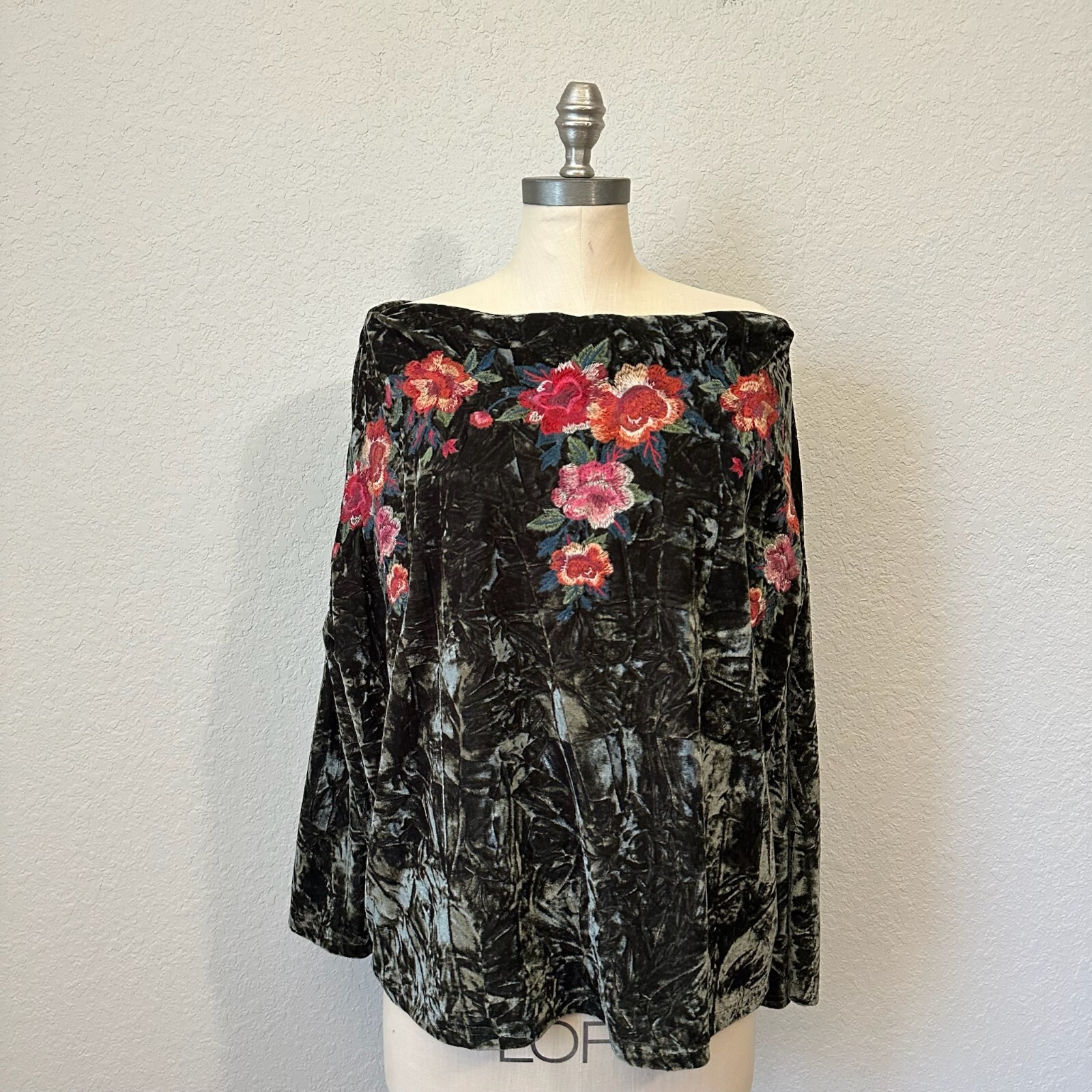 UMGEE Off The Shoulder Blouse Womens Sz L Army Green Embroidered Velvet Boho NWT