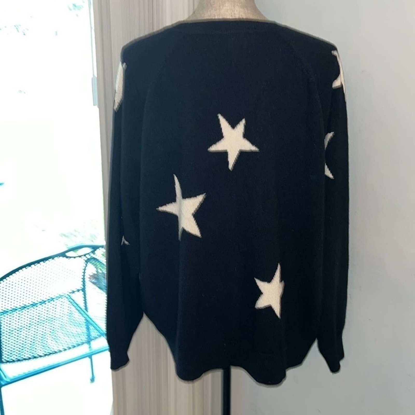 STAR PATTERN CASHMERE SWEATER IN BLACK- IVORY STARS