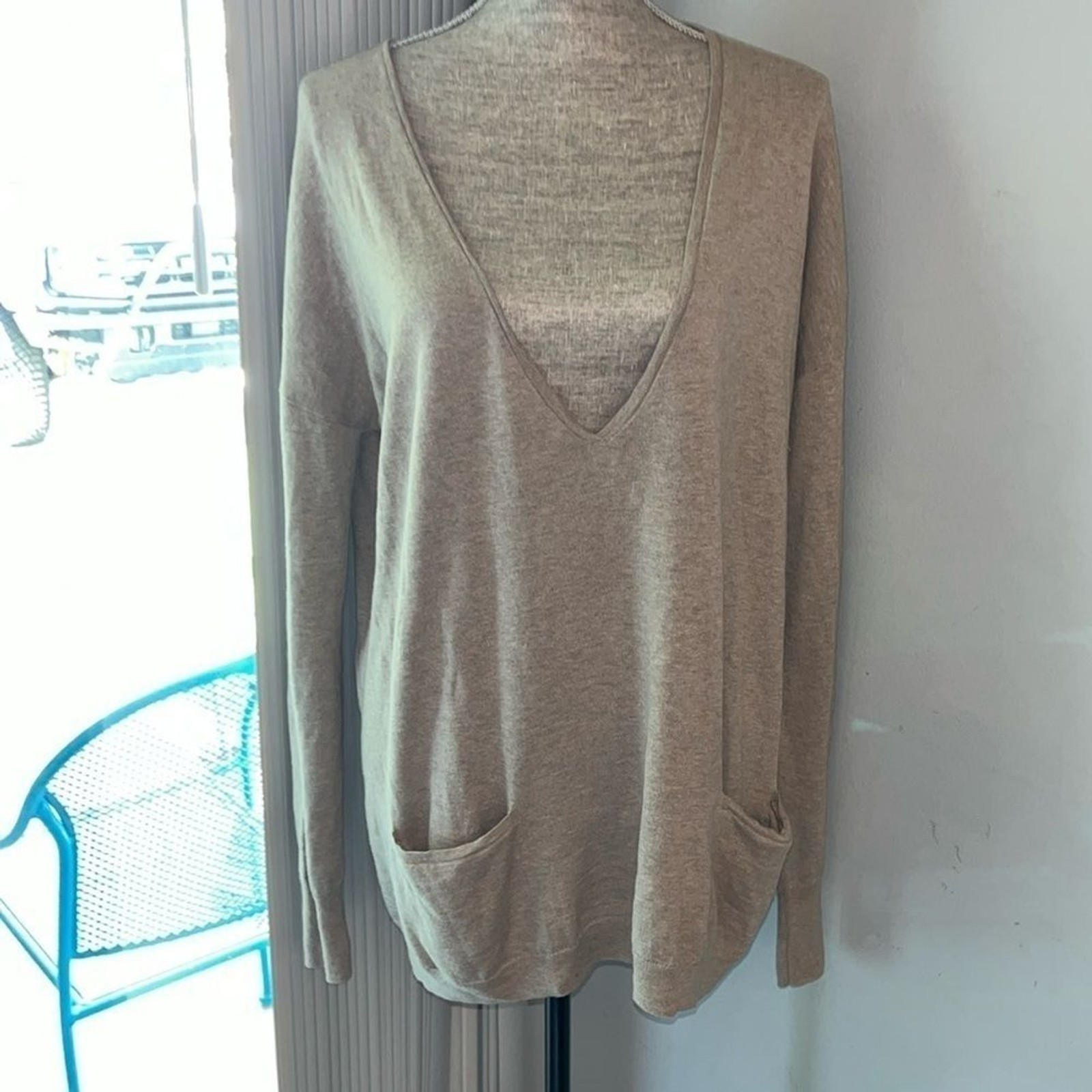 Halston Heritage women’s long sleeves sweater with pockets on front. Medium