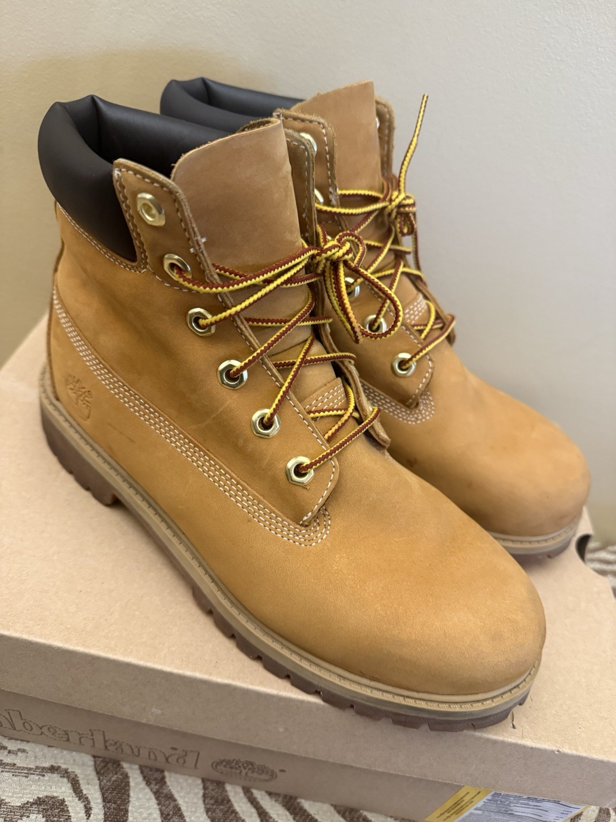 [TB012909713] Grade School Timberland 6 INCH CLASSIC JUNIOR ‘WHEAT’ Size 7
