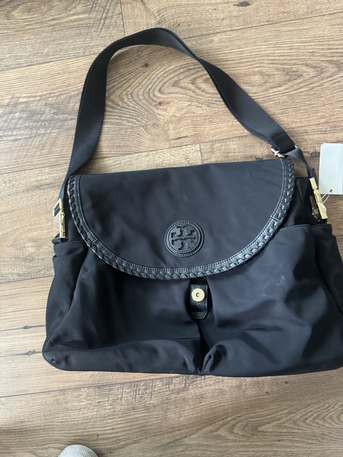 Tory Burch Black Medium Shoulder Bag Magnetic Flap Zip Pockets Gold Logo