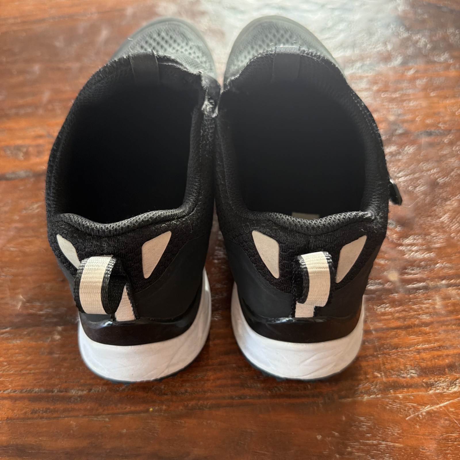 TIEM Black/White Cycling Sneakers Hook & Loop Breathable Low Top Metal Cleat