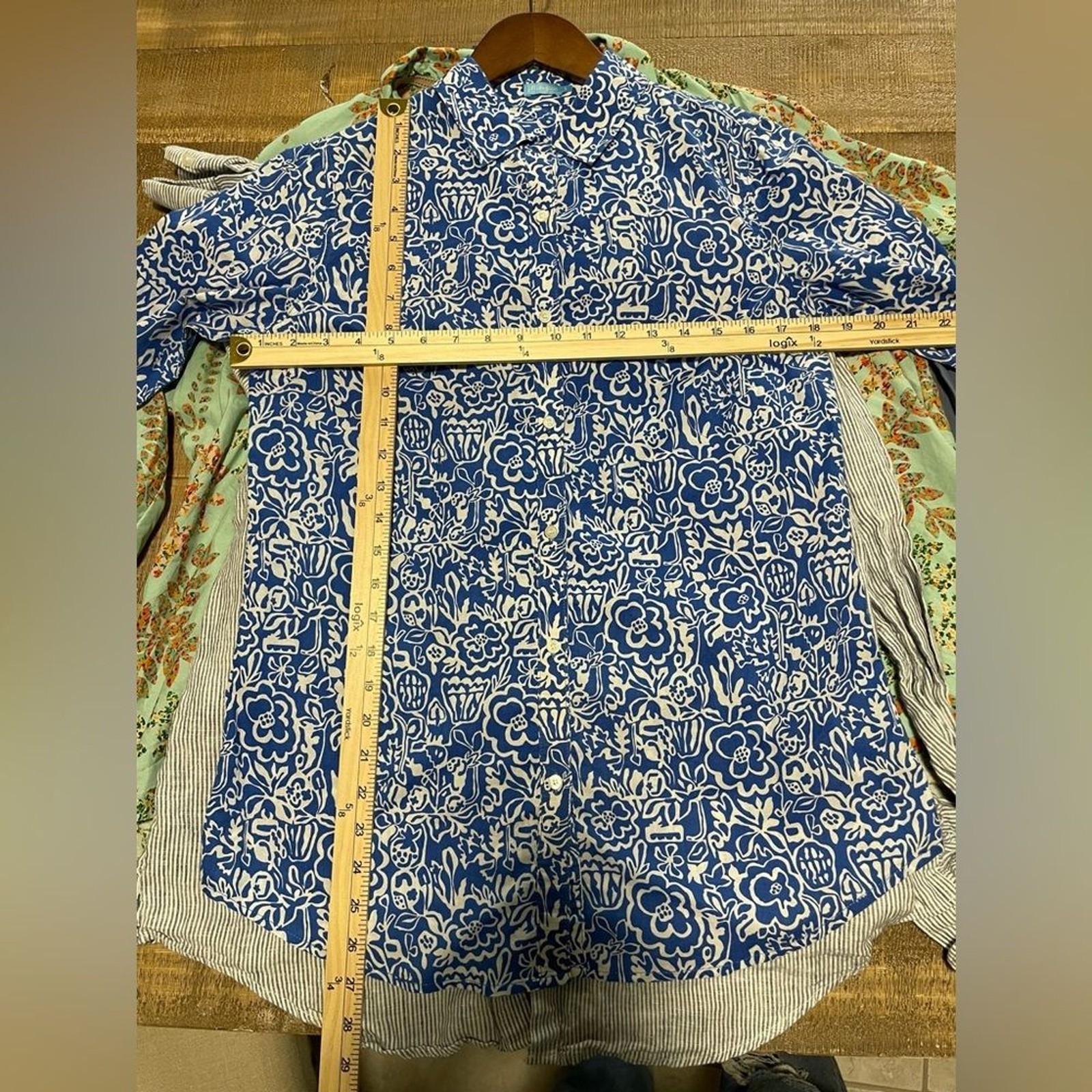 J. McLaughlin Blue and White Floral Casual Shirt