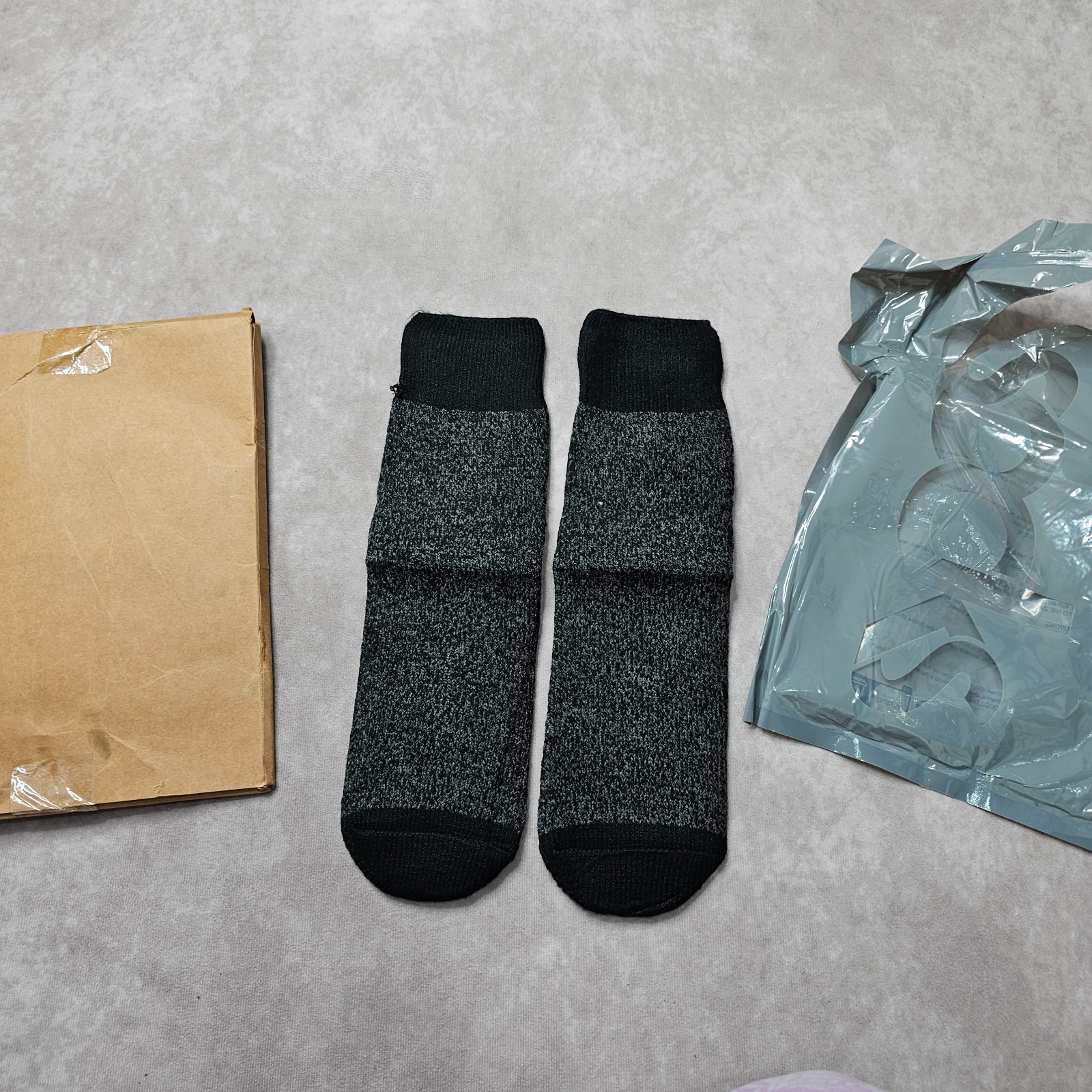 Unisex Anti Slip Floor Socks Grey Thermal Gripper Socks UK 6–11 EU 39–46