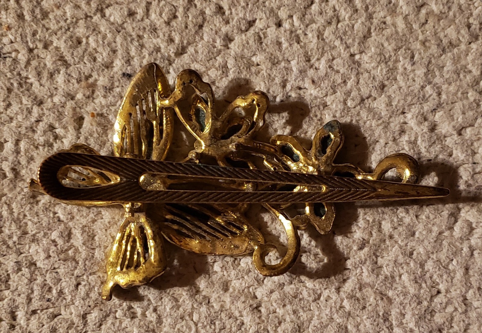 6″ long Teal Decorative Hair clips Preowned in Good condition. 