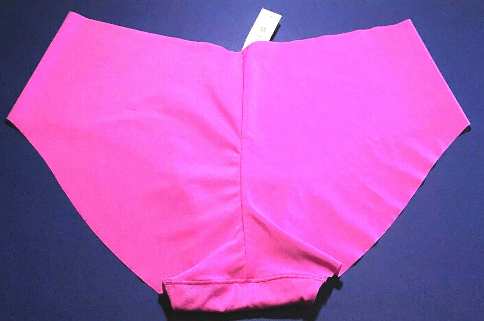 Victoria’s Secret Women’s MEDIUM No Show Hipster Panties Underwear-Fuchsia Pink