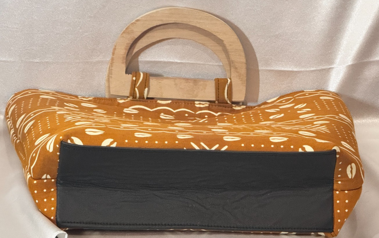 Handmade Craft Show Puka Shell Print Large TOTE w/Wooden Handles |14″ x 17″ Cool
