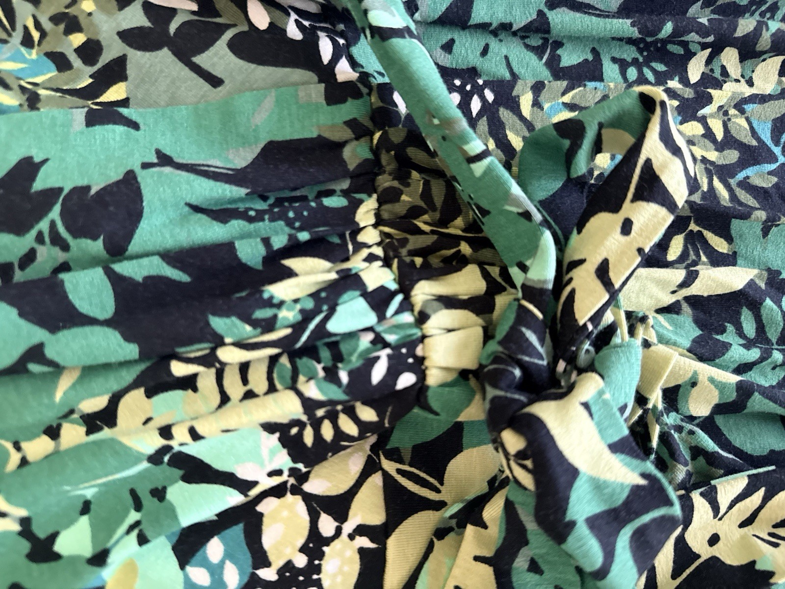 Karen Kane Women’s Green/Black/Beige Floral Ruched Jersey Strapless Blouse M