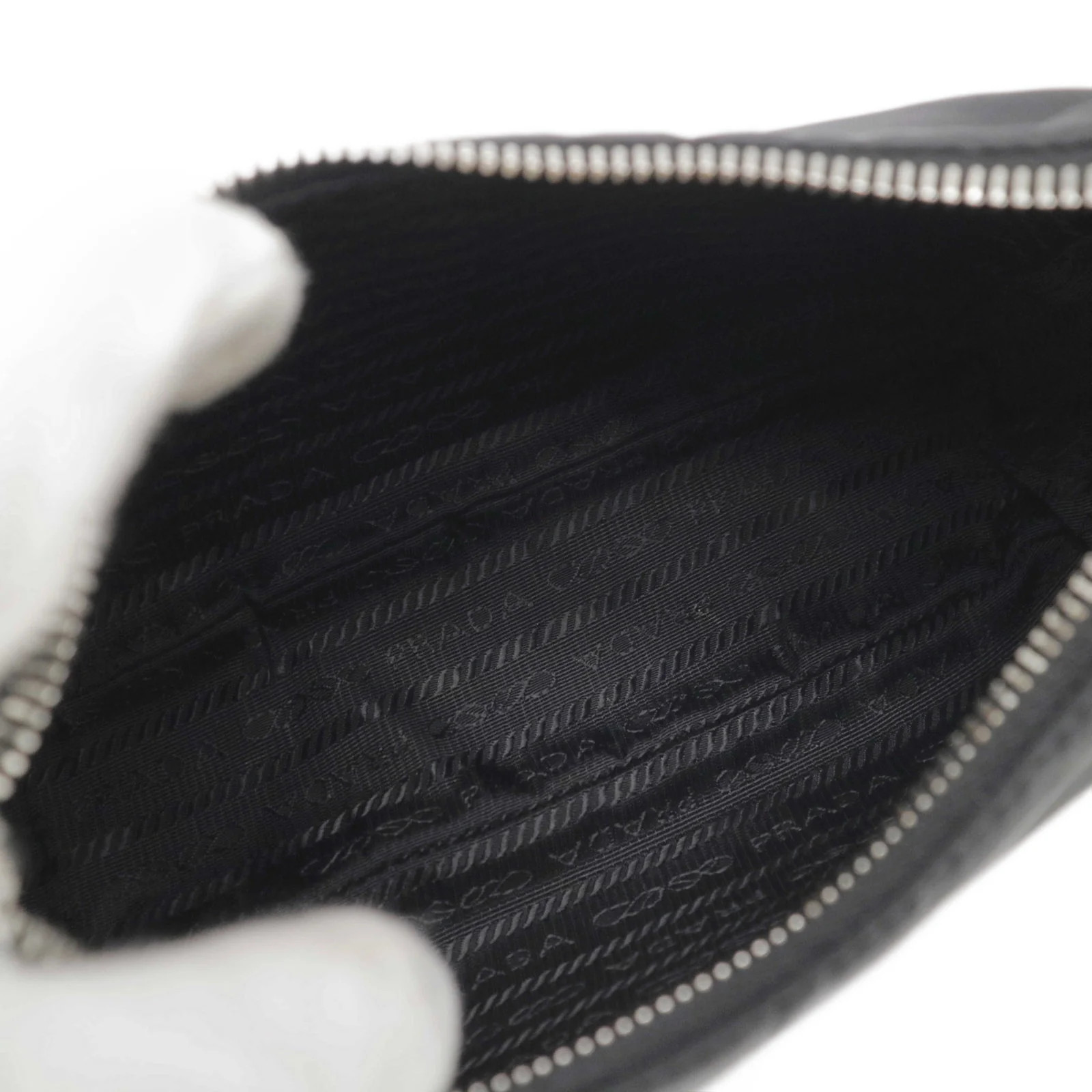 Prada Re Edition 2005 Shoulder Bag Black Tessuto Nylon (mm060526a5r)