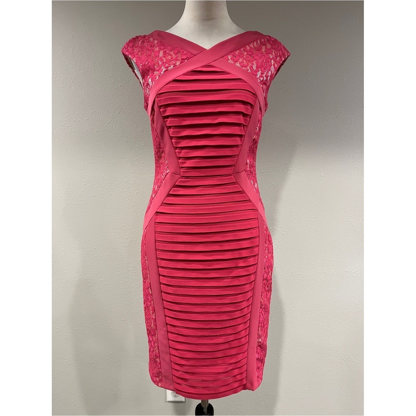 Melrose Fitted Pink Lace-Panel Bodycon Dress size 4