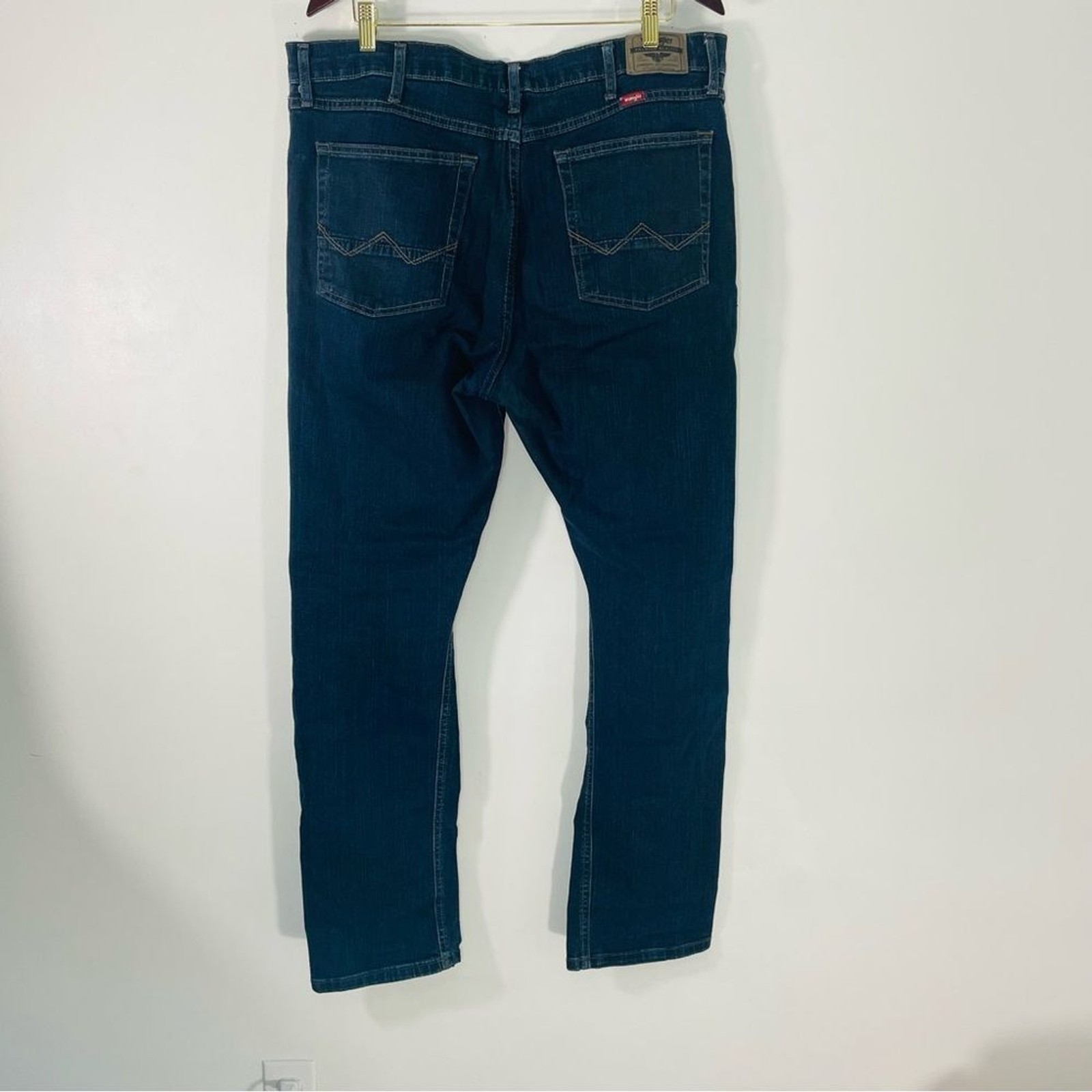 Wrangler Slim Straight Dark Rinse Denim Jeans Size 38×32 99% Cotton 1% Spandex