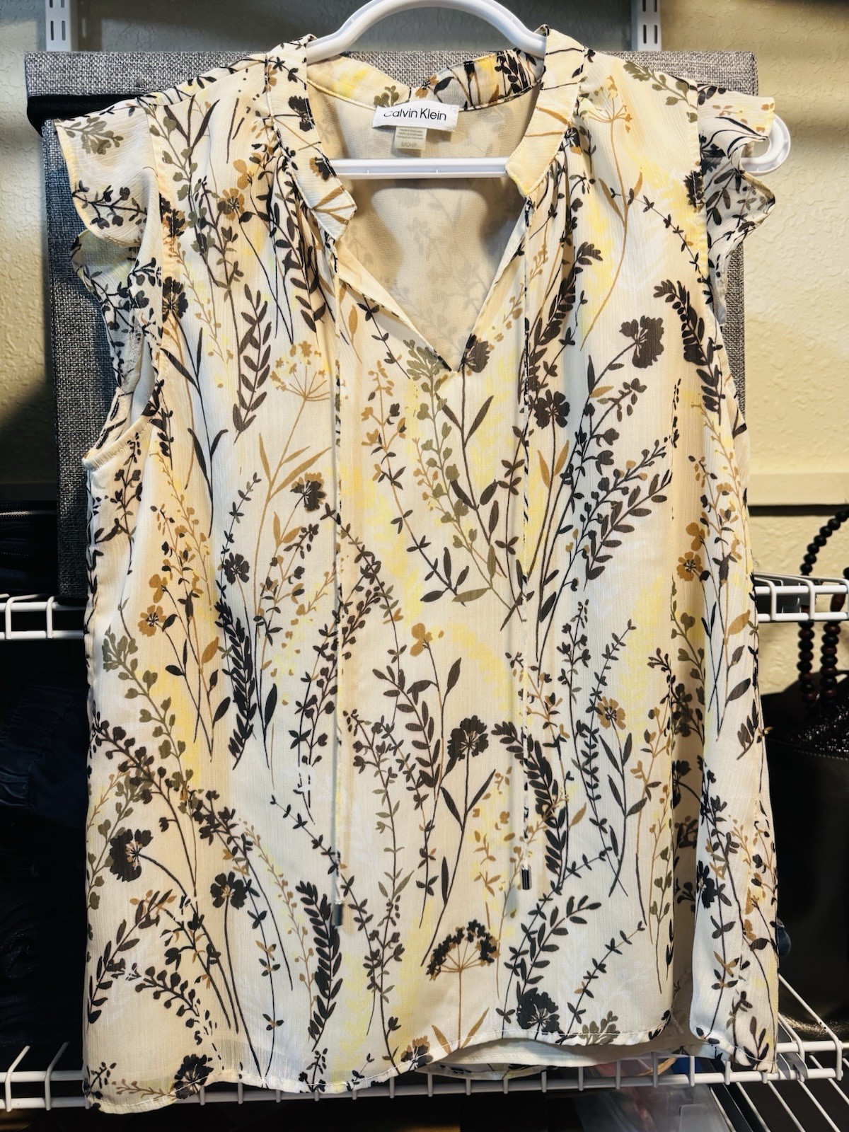 Calvin Klein Sleeveless Floral Button Front V-Neck Lined Blouse Beige S