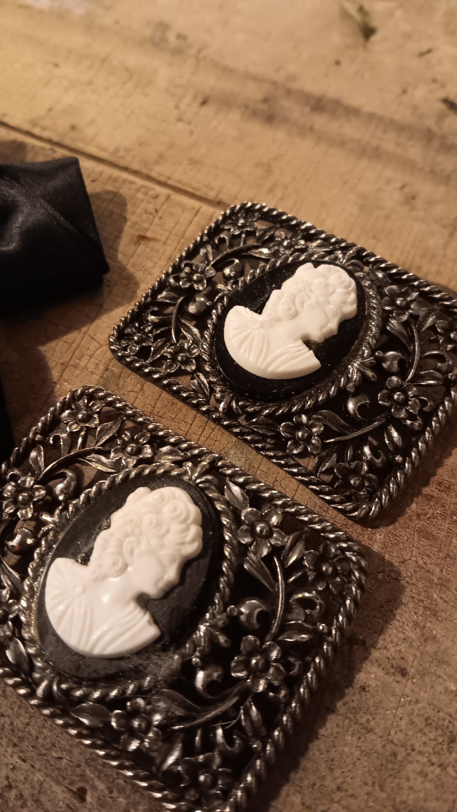 Decorative Shoulder Clips