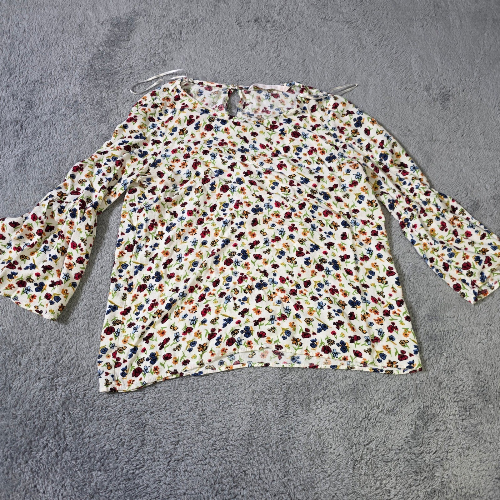 Zara Womens M Blouse White Floral Bell Sleeve Keyhole Back Boho Top