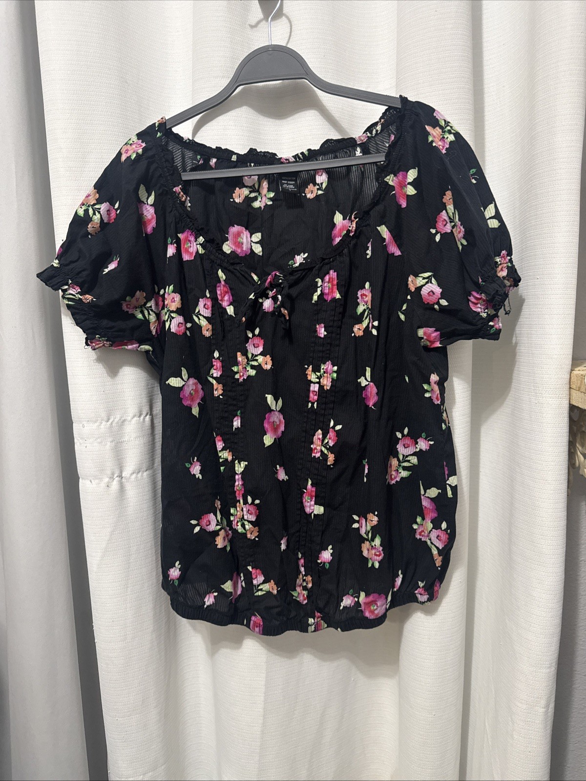 Torrid Blouse Top Plus Size 1 Black Pink Floral Pleated Cap Sleeve Scoop Neck