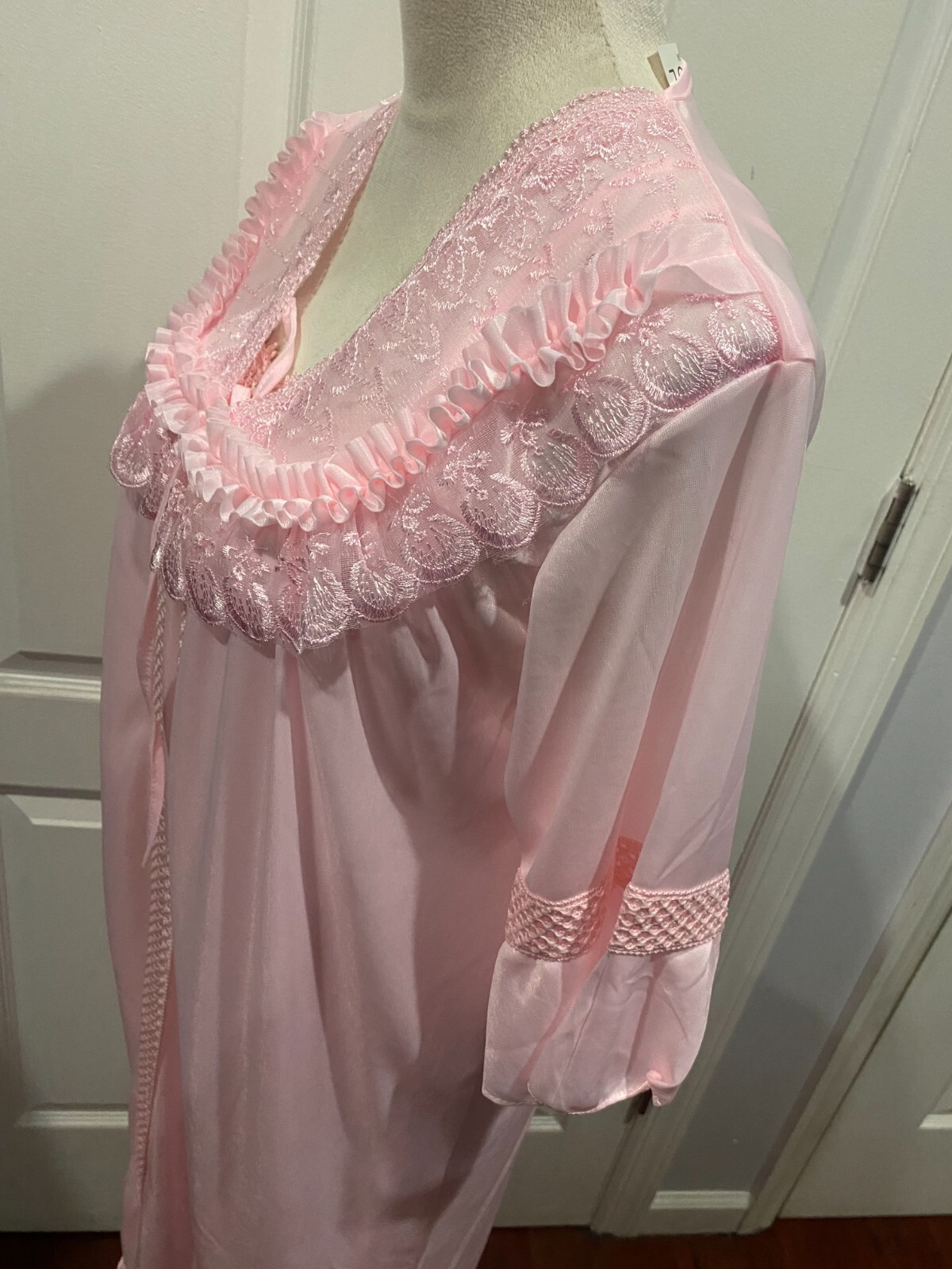 Silky Sleeveless Nightgown w/Robe Embroidery Lace Floral Design Lt Pink Size XL