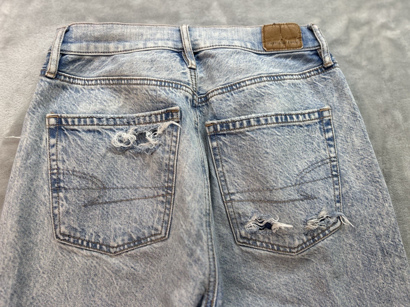 American Eagle Jeans Womens Sz 2 Reg Blue Highest Rise 90’s Boyfriend Distressed