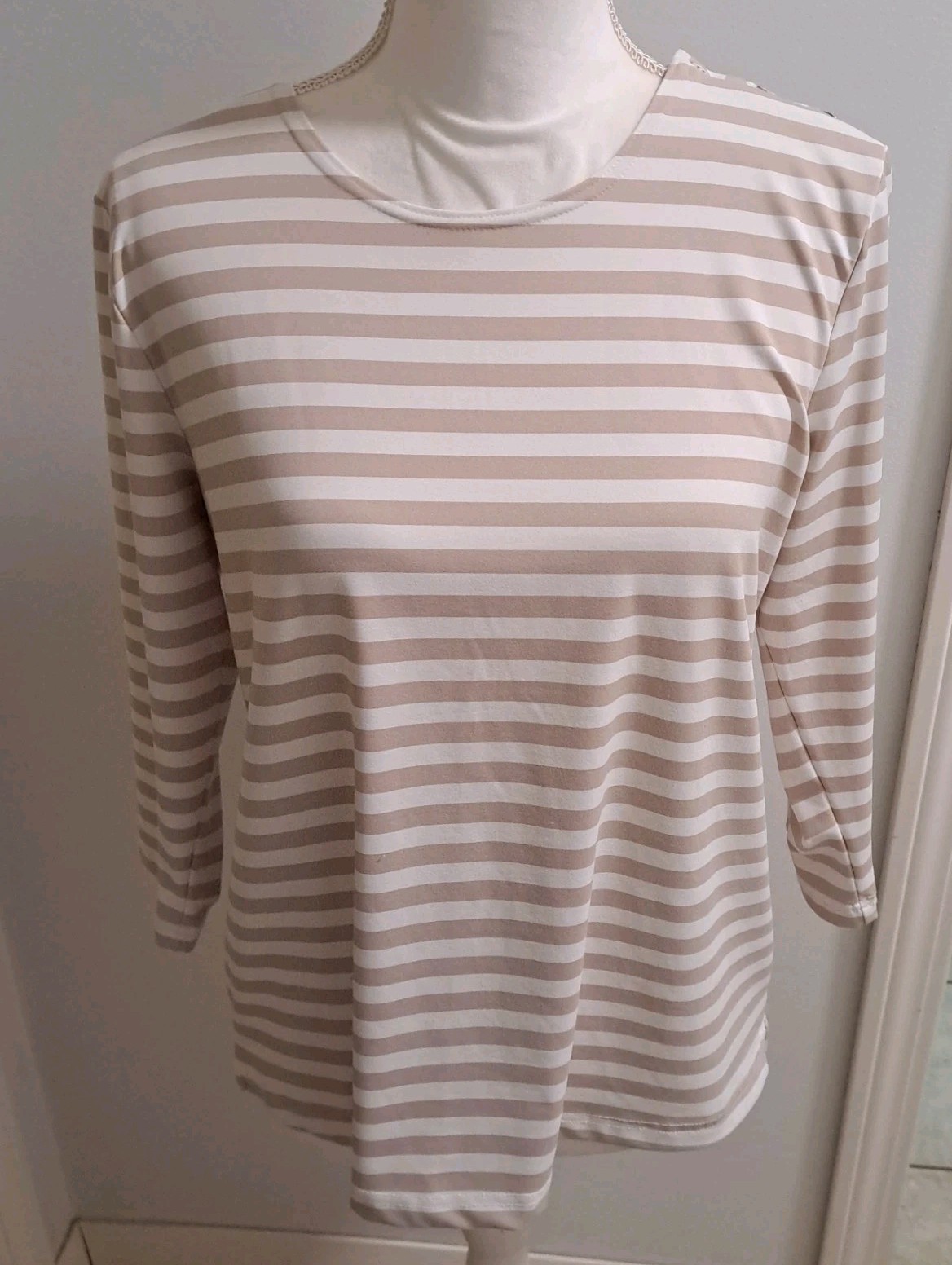 Lulu-B Women’s M Taupe White 3/4 Sleeve Tunic Top Button Detail Comfy Boat Neck