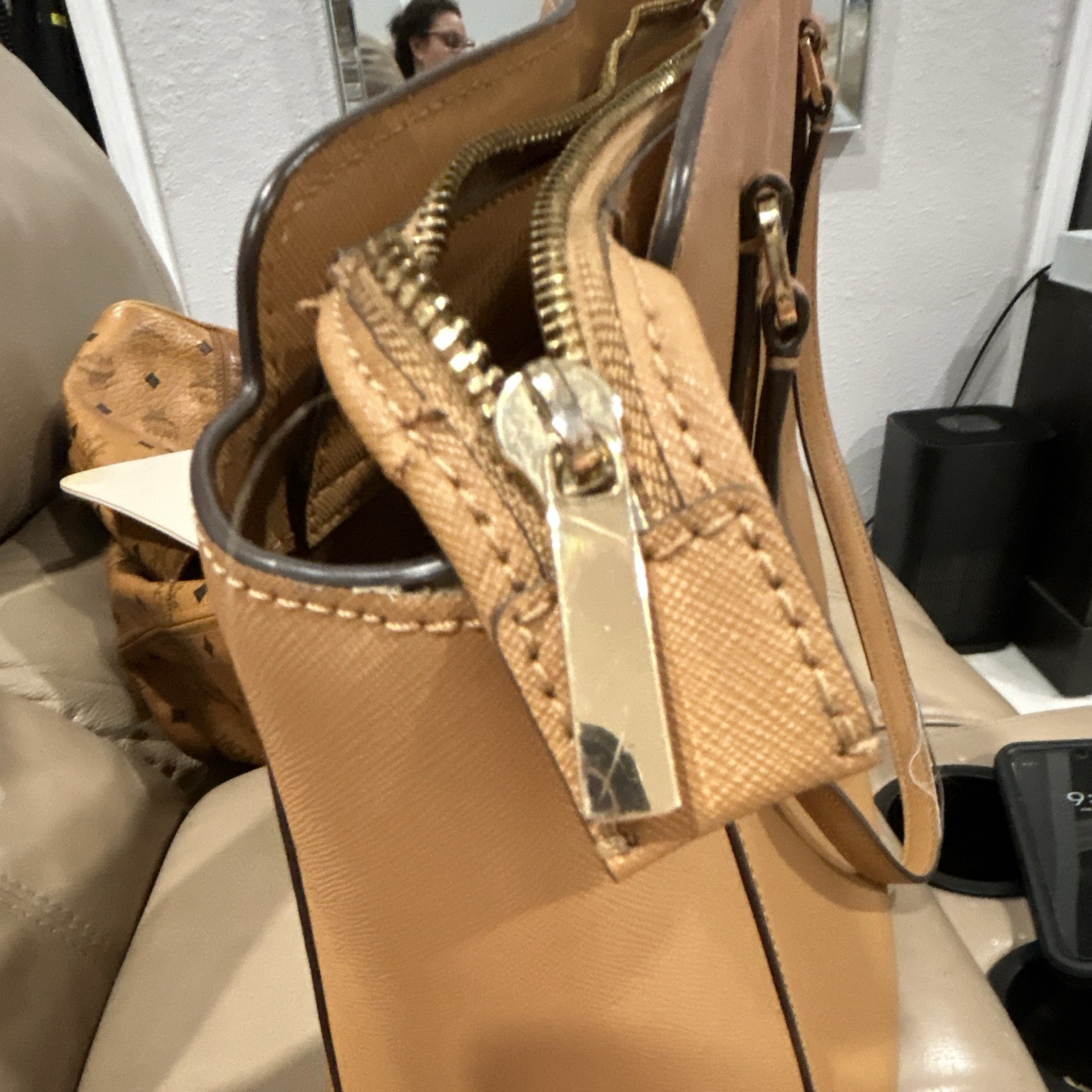 Tory Burch Tan Zip Top Tote Bag Gold Hardware Double Strap Inner Pockets magnet