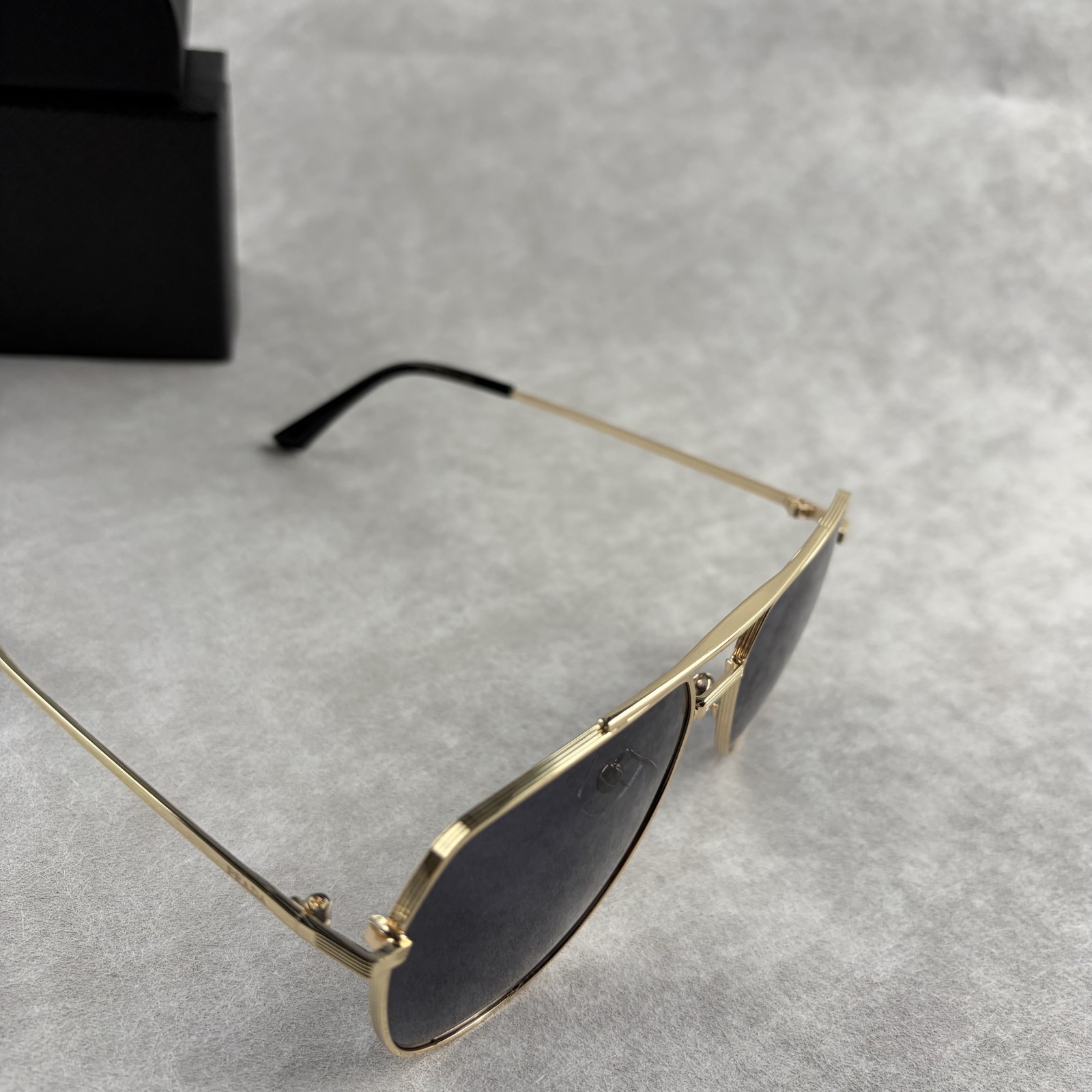 New In Box – Prada Men’s Geometric Aviator Designer Sunglasses Gold Frame