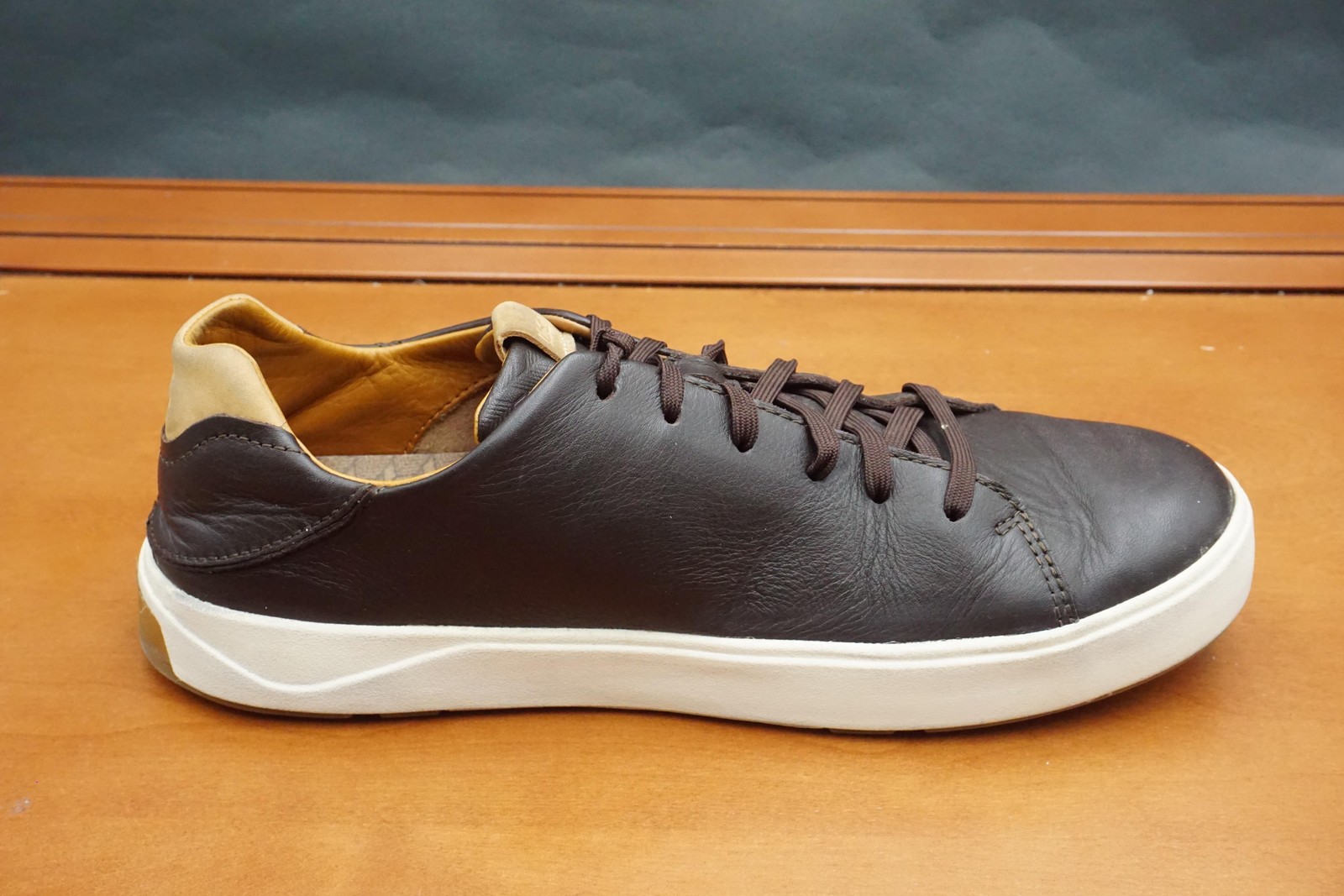 OluKai LAE’AHI LI’ILI Shoes Mens Size 10 Brown Leather Low Top Casual Sneakers