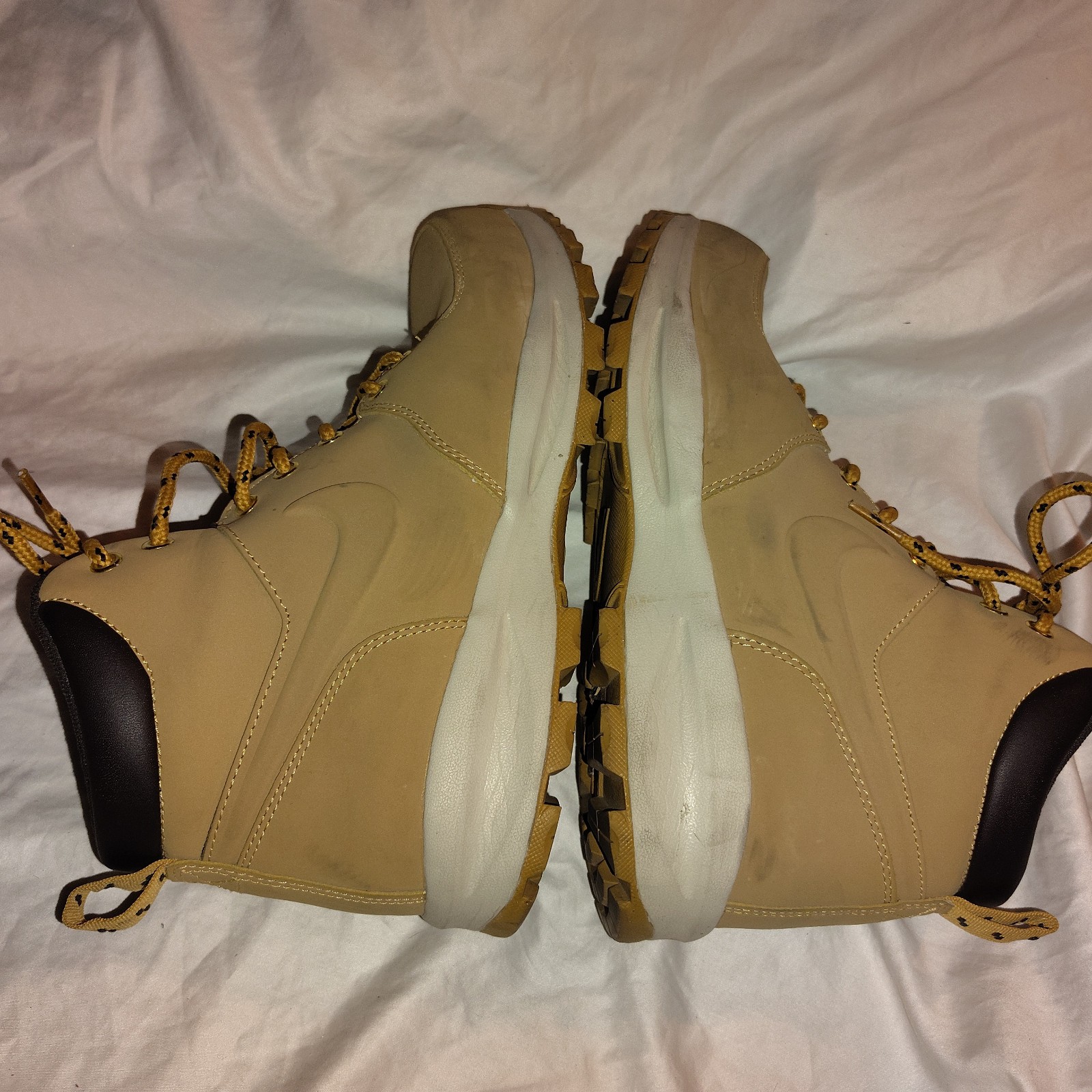 Nike Manoa Wheat Work Boots Men’s Size 9.5 Trail Hiking Outdoor Boots