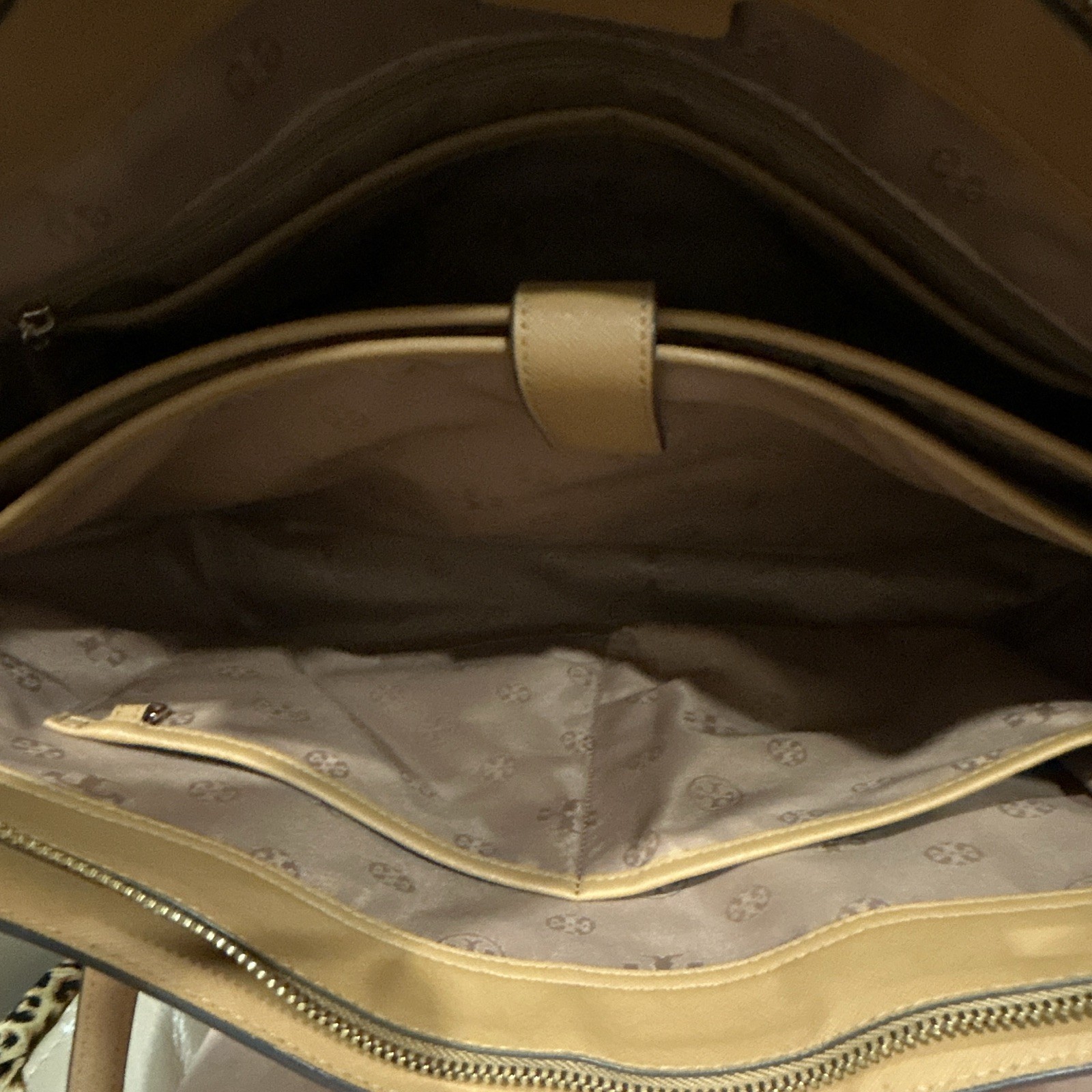 Tory Burch Tan Zip Top Tote Bag Gold Hardware Double Strap Inner Pockets magnet