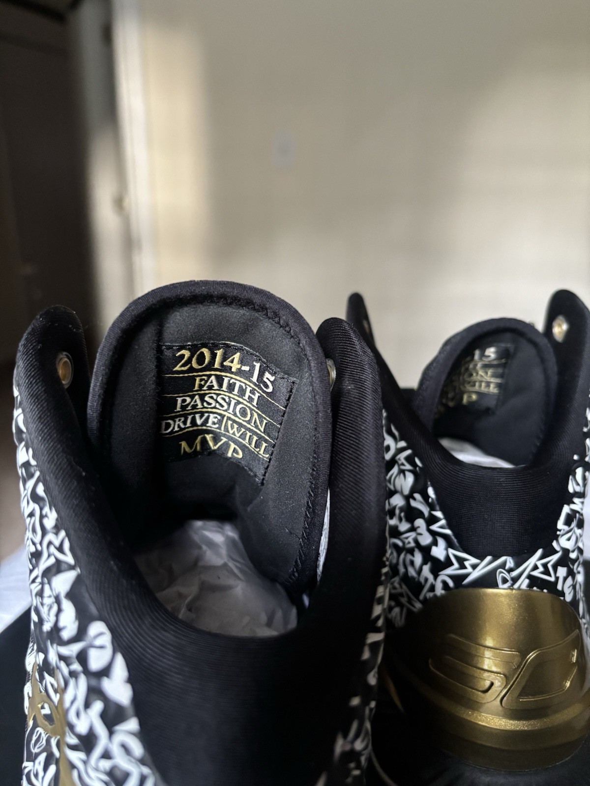 UA Curry B2B MVP Pack — Size 9 (Rare, Worn Twice, Box Included) Worn twice.