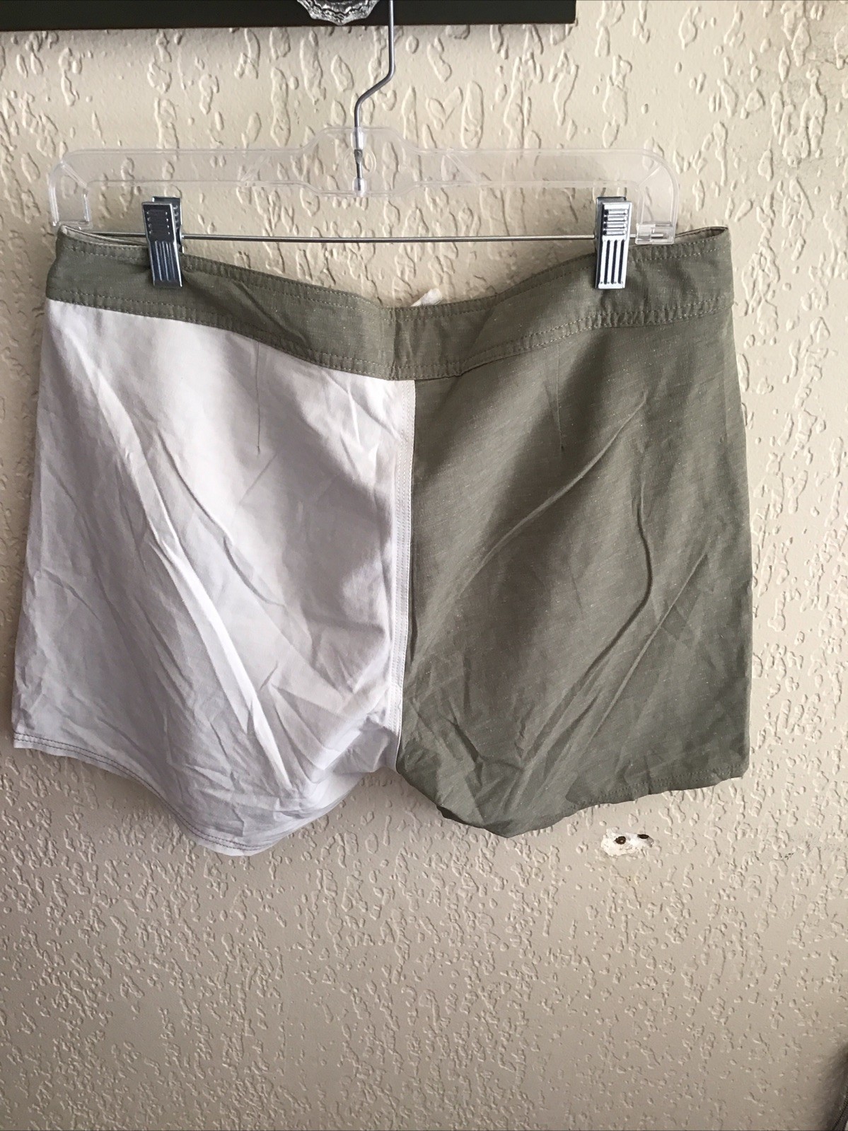RVCA Size Medium Men’s Board Shorts Swim trunk Cream White / Green New UM