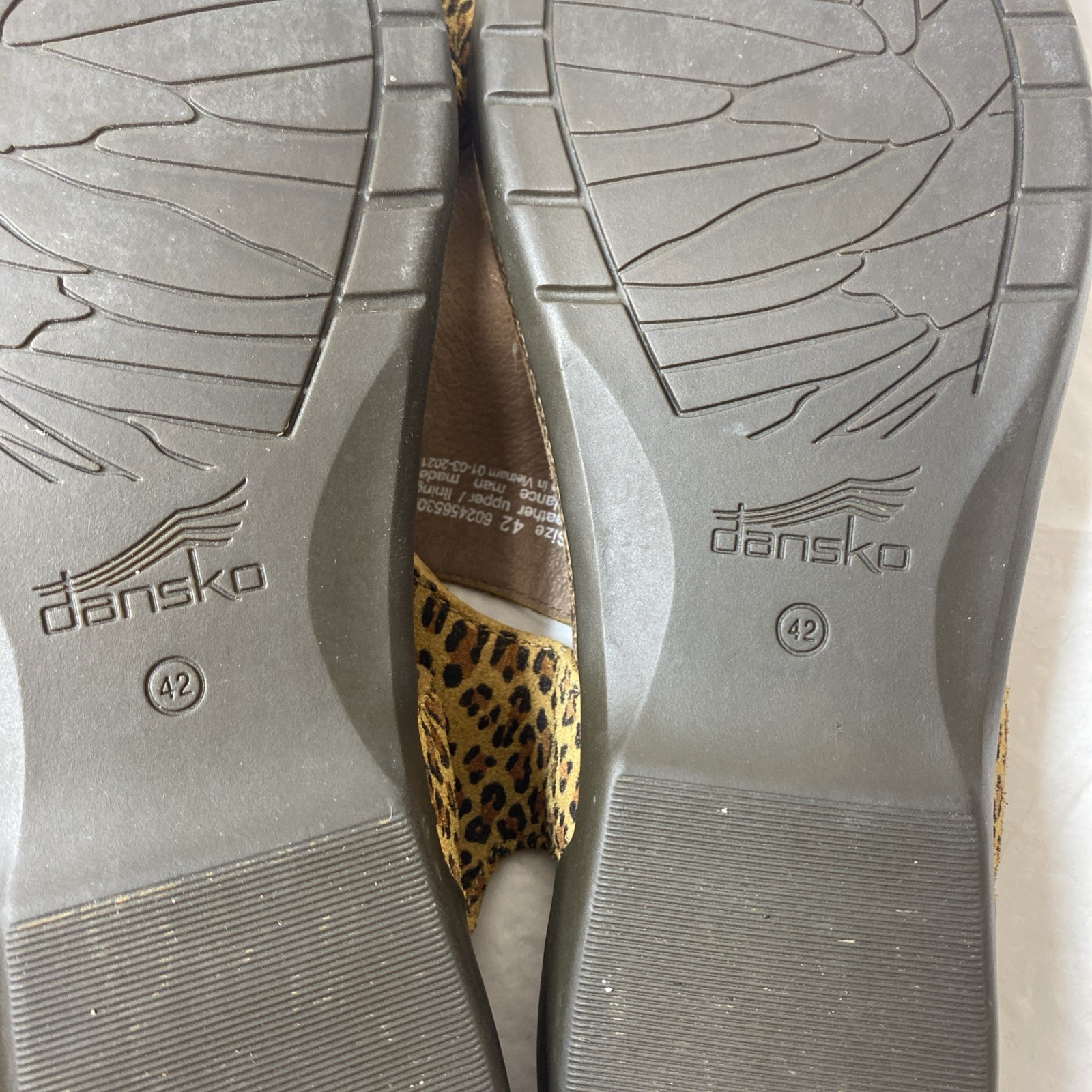 Dansko Reece Womens Sandals Leopard Print Suede Toe Loop Comfort Size 42 11.5/12