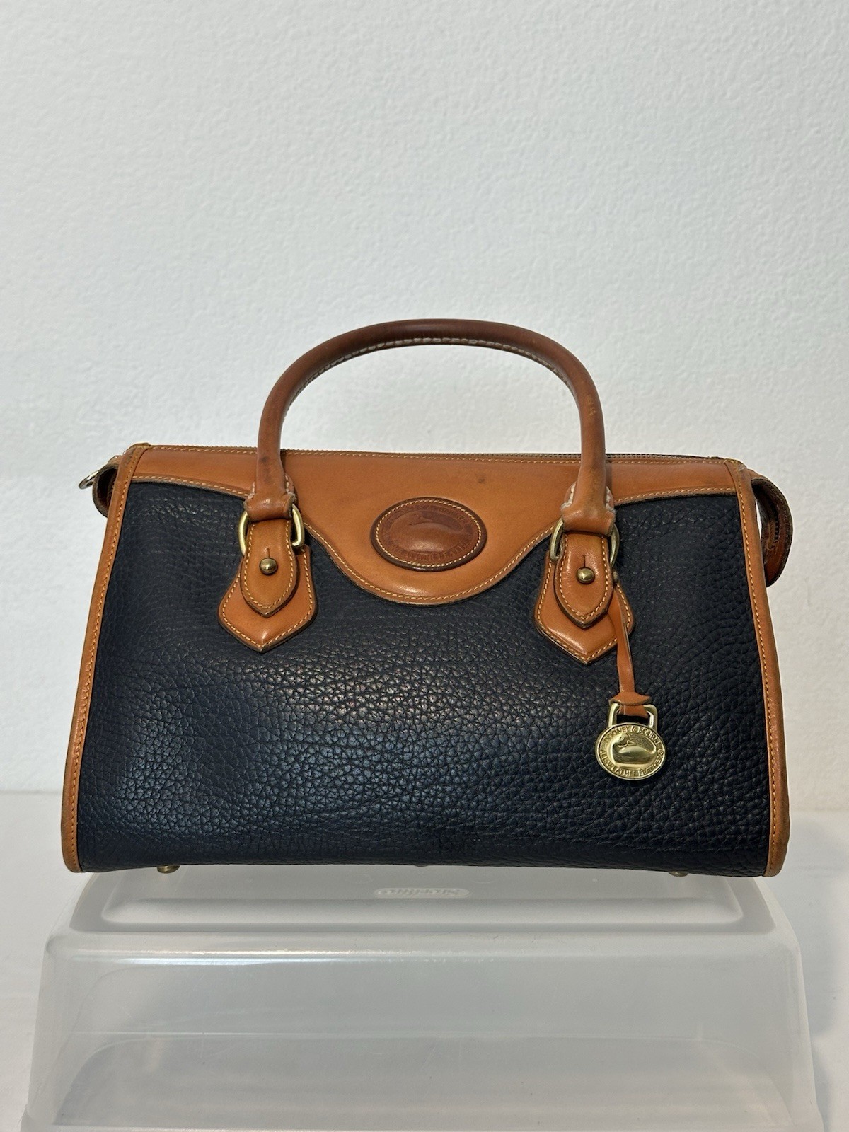 Vtg Dooney & Bourke All Weather Leather Zippered Pebbled Handbag Black
