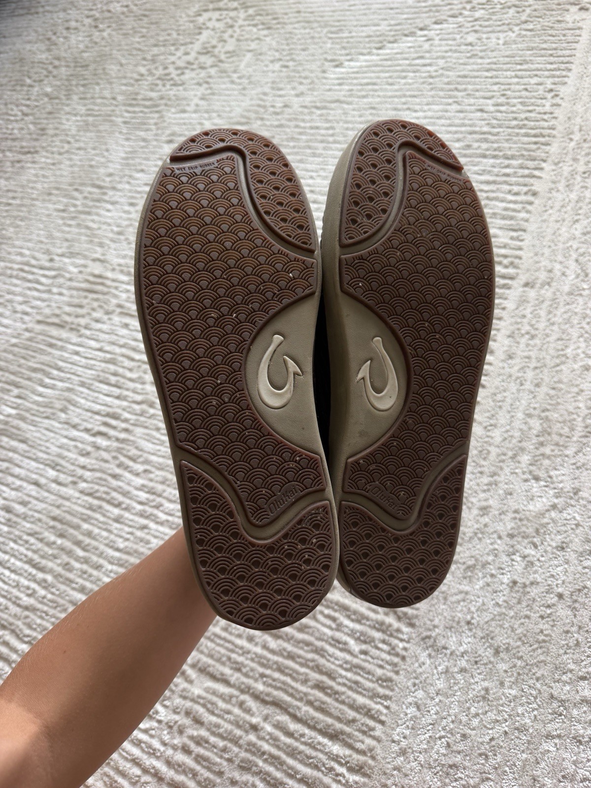 OluKai Lae’ahi Lauhala Mens 11.5 EU 44.5 Dark Wood Woven Leather Slip On Shoes