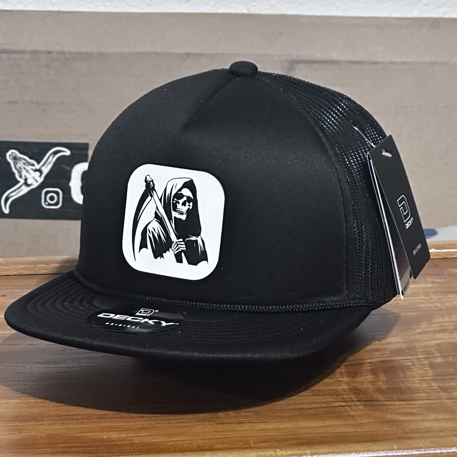 Decky Hats La Santa Muerte Grim Reaper (Trucker Hat Unisex – Foam Black Hat