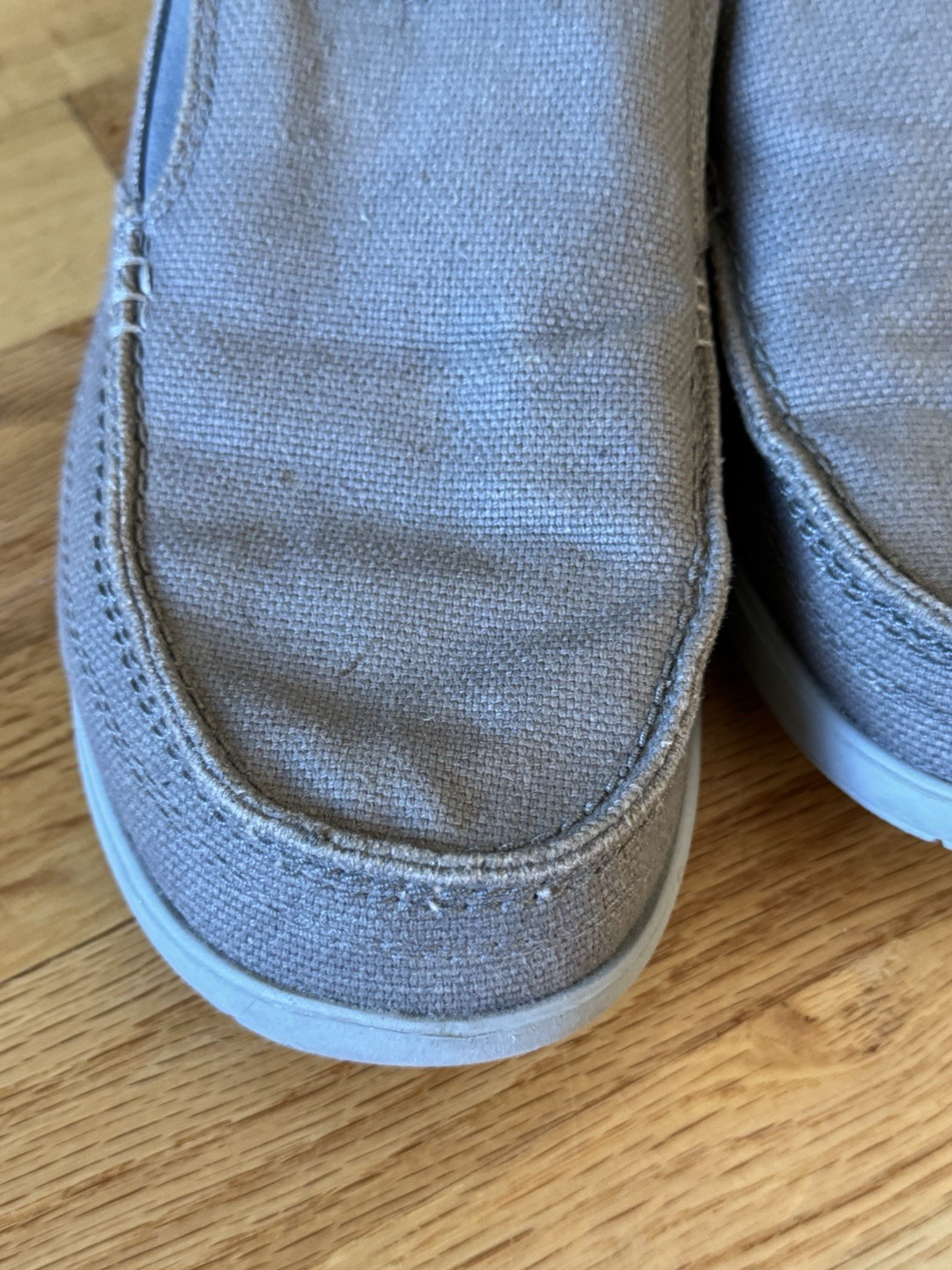 Crocs Walu Slip On Shoes Men’s Size 7 Beige Loafers 11270 TEENS, too