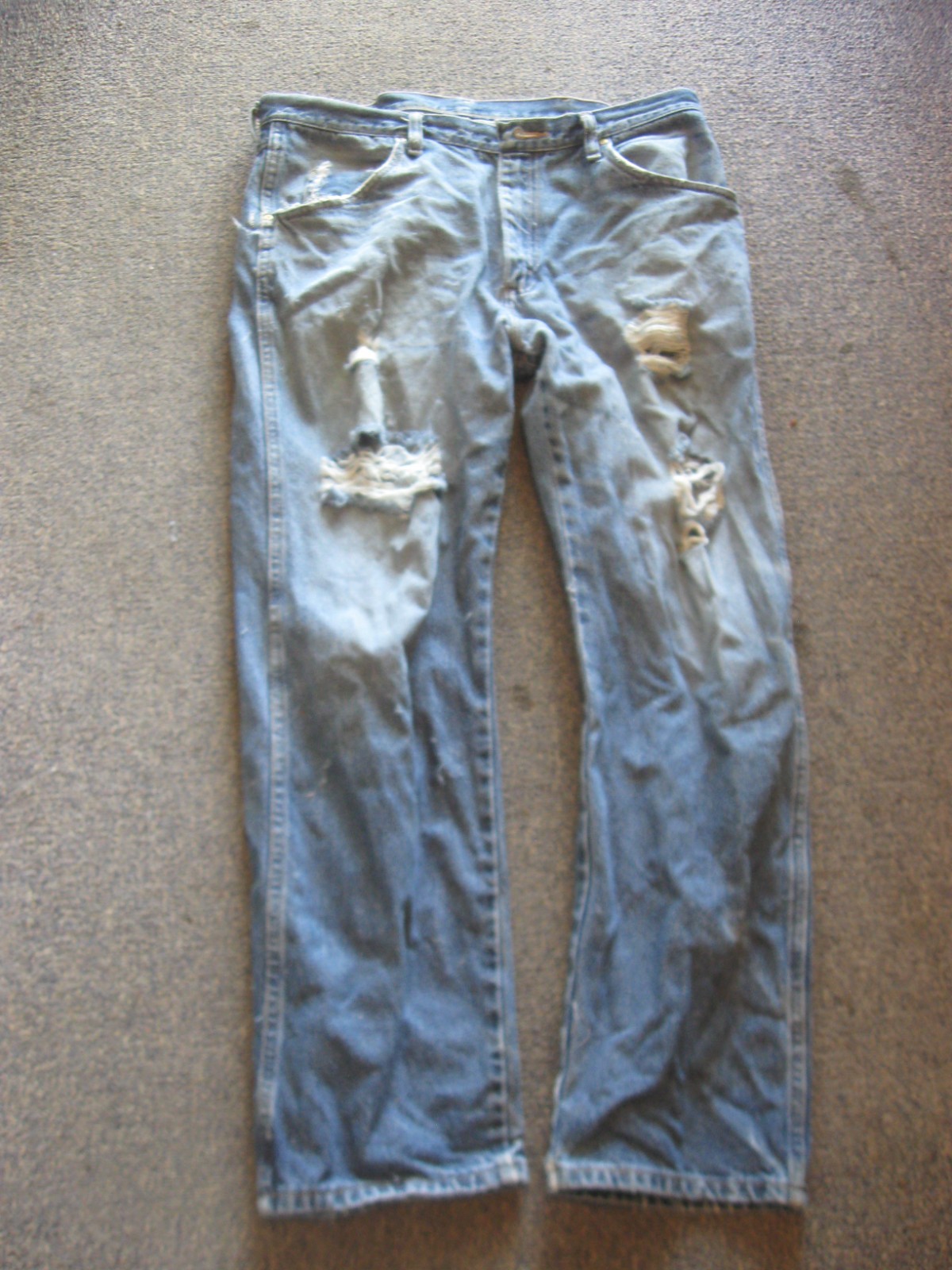 Distressed, Ripped, Torn Men’s Wrangler Jeans-36×30