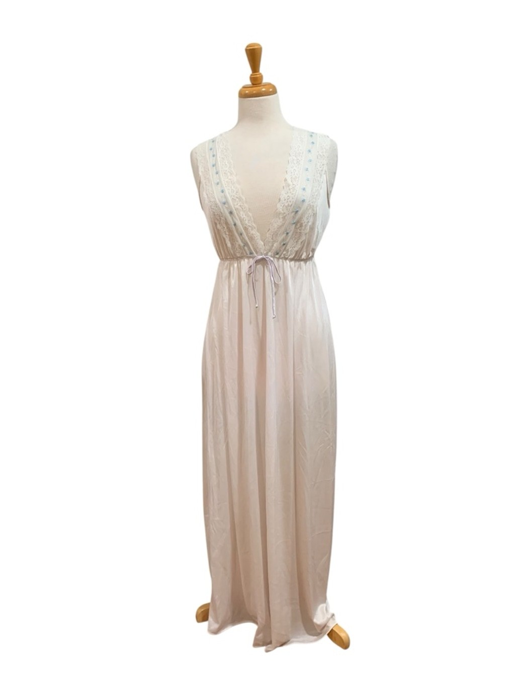 Vntg 70’s Dreamaway White Robe and nightgown with Blue Embroidery, Size S