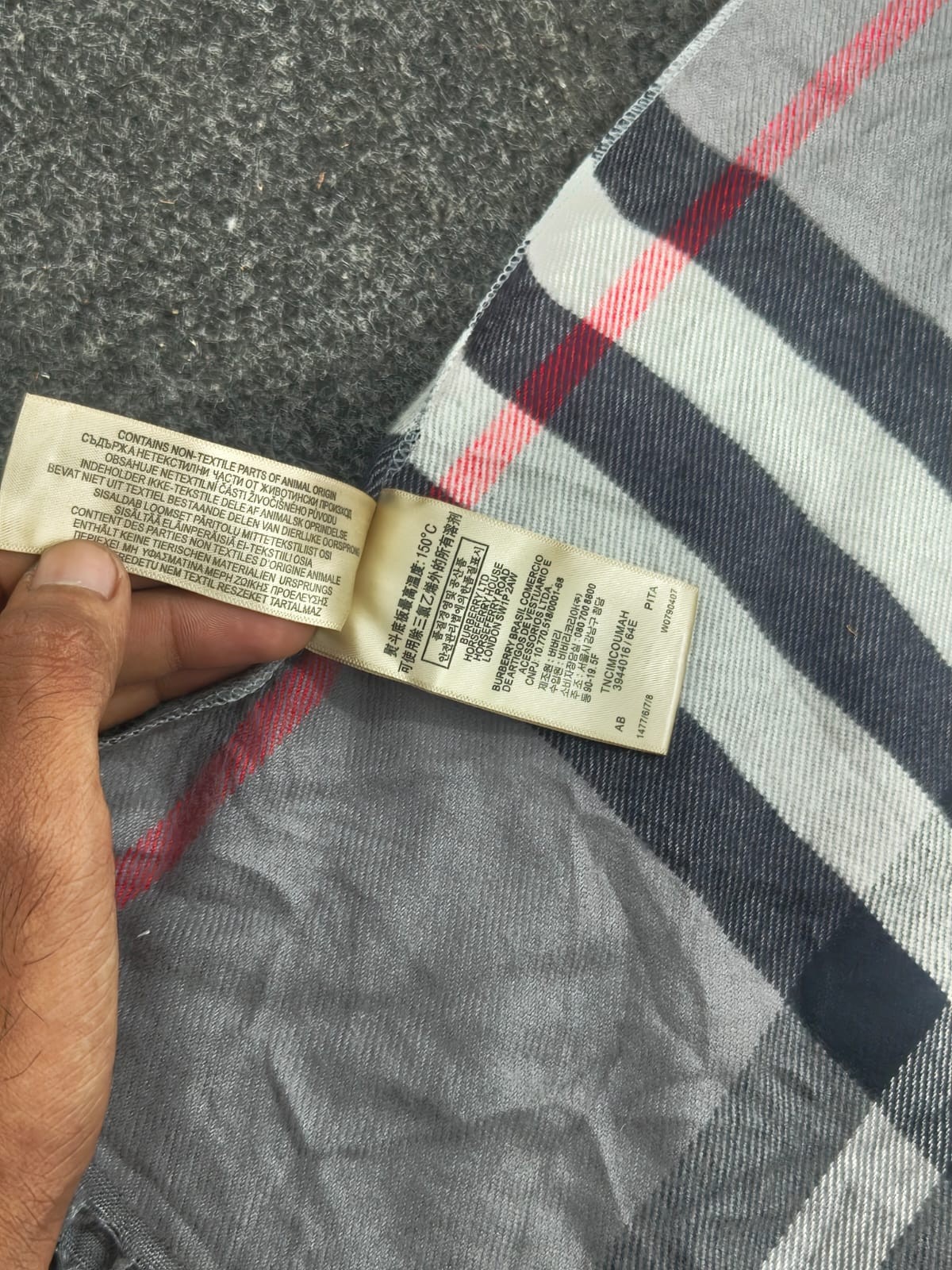 Burberry Brit Scarf Shawl Wrap 92% Cotton 8% Polyester Made in China 2%