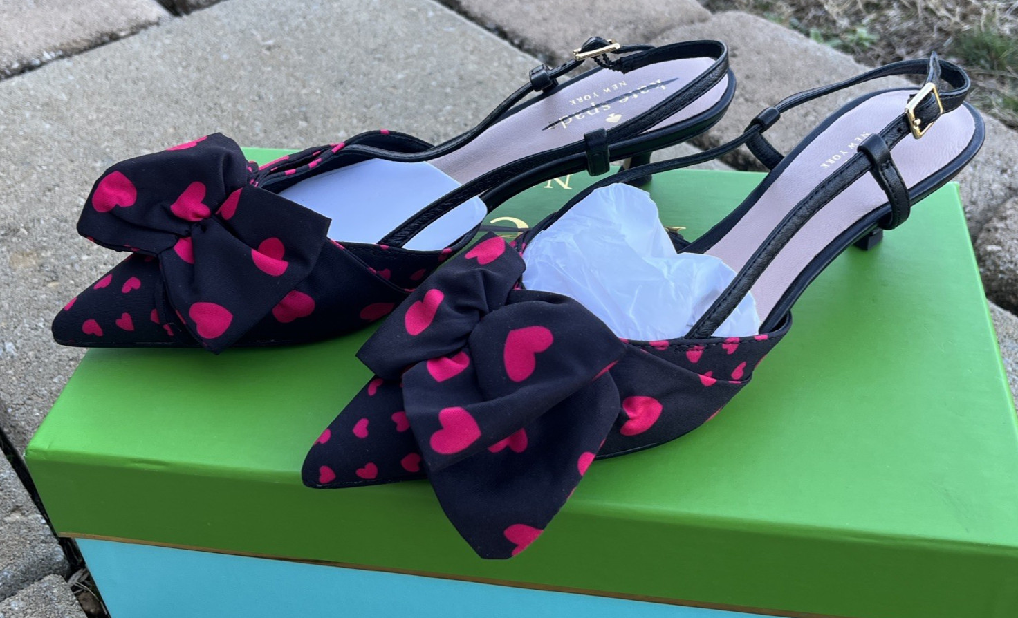 Kate Spade Daxton Heart Kitten Heel Slingback Black/Red Women 6.5M Red hearts