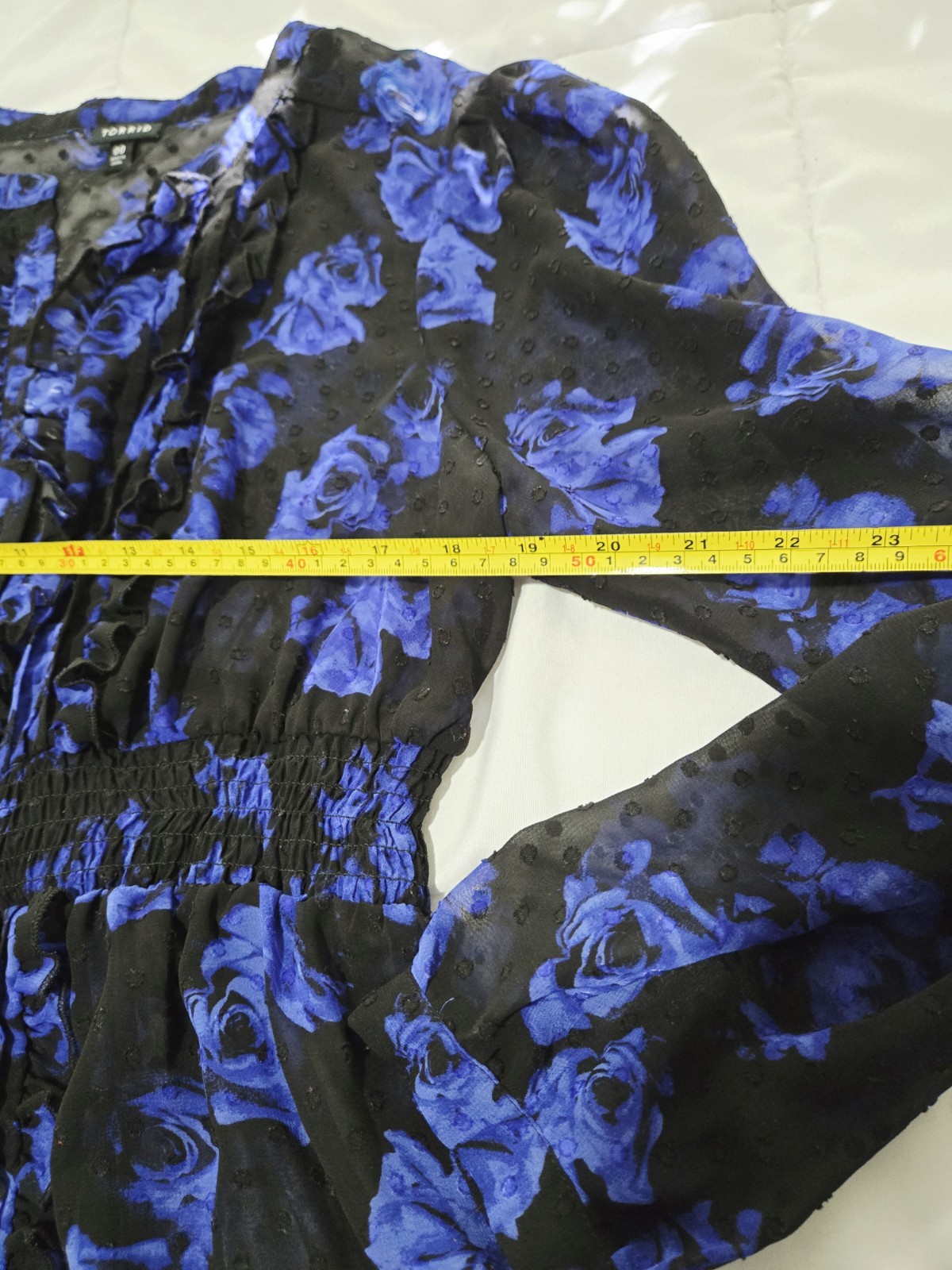 Torrid 00 L Chiffon Clip Dot Ruffle Front Top Floral Roses Blue Boho Indie Weste