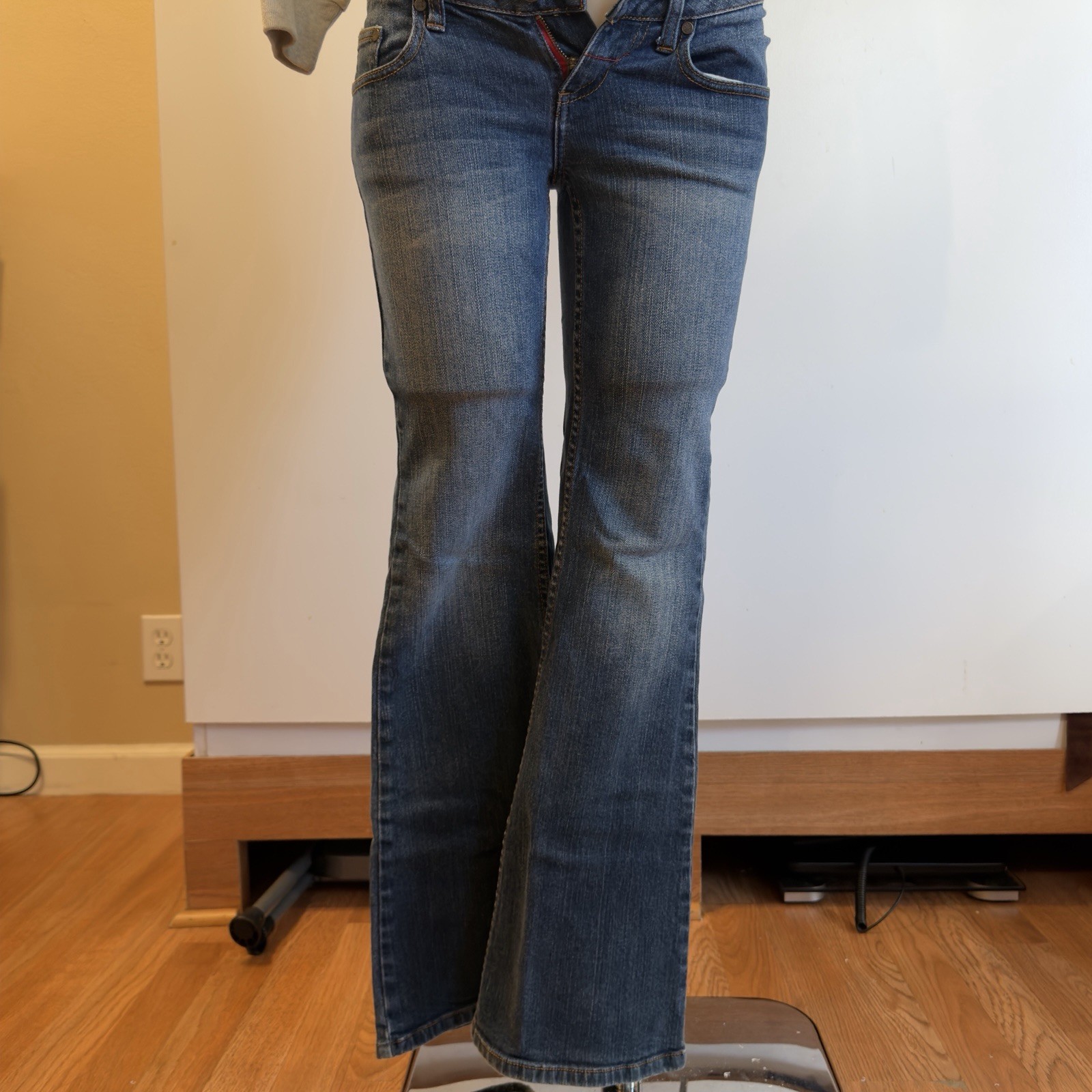 American Rag Cie Women’s Blue Flared Jeans Slim Fit Low Rise Stretch 5-Pocket