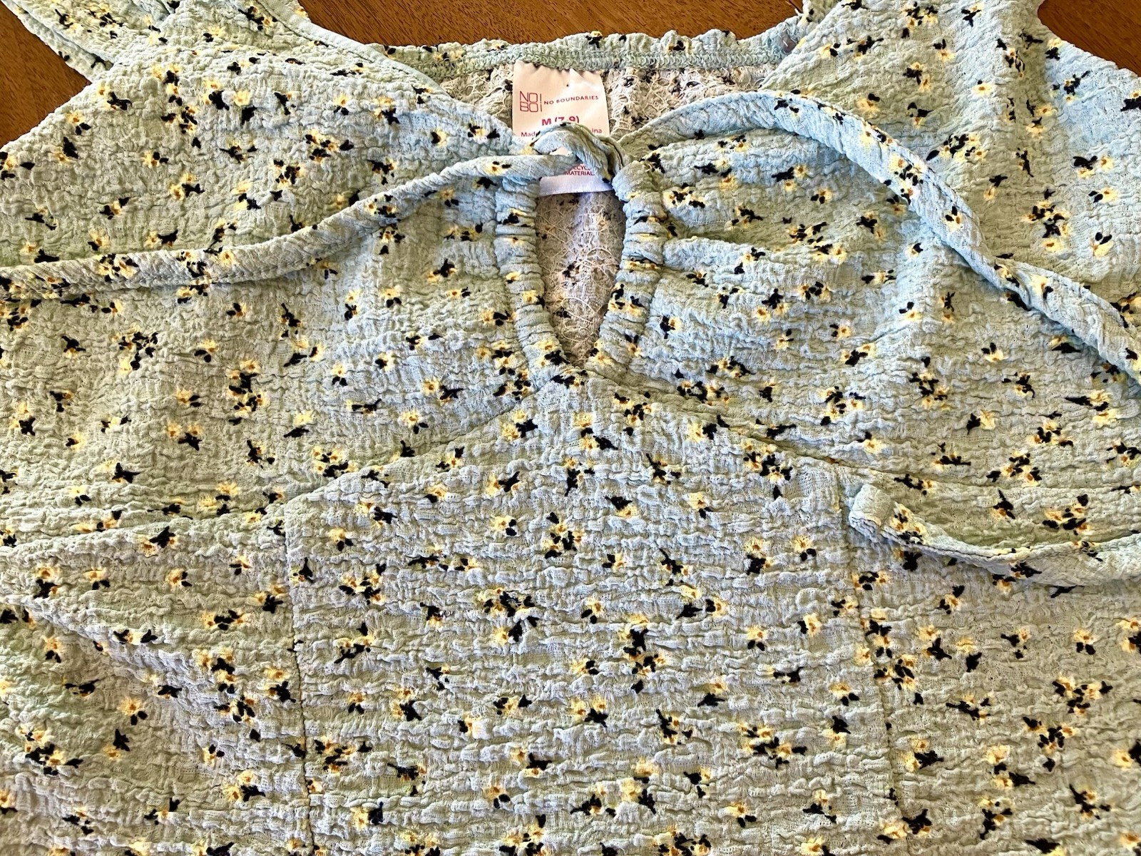 No Boundaries Boho Junior Med. (7-9) Sage Green Floral Cropped Top W/Tie Front