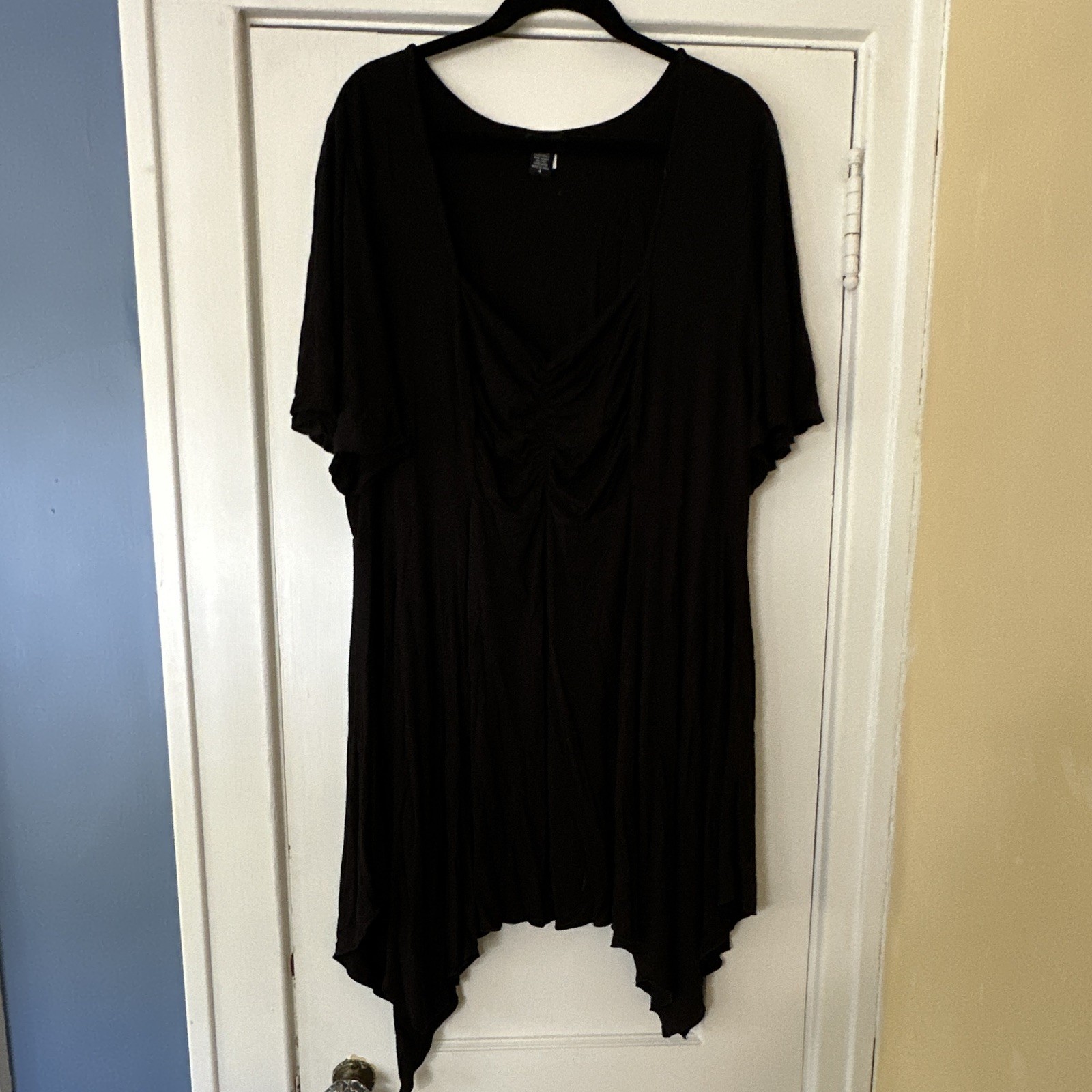 Torrid Black Ruched Front Batwing Short Sleeve Handkerchief Hem Knit Top 4