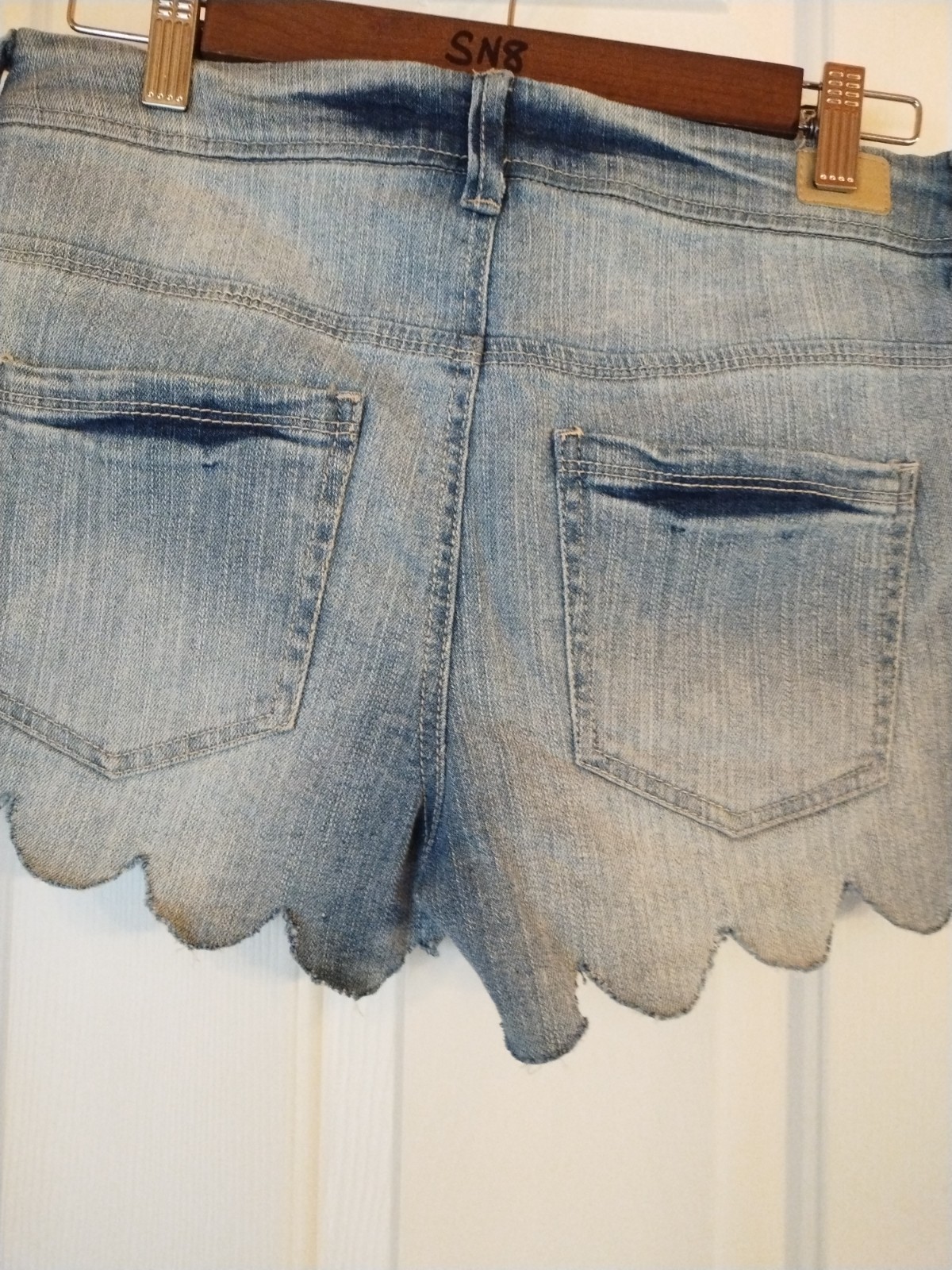 Celebrity Pink Shorts Size 7 Juniors Women Scalloped Hem Cut Off RN 133647