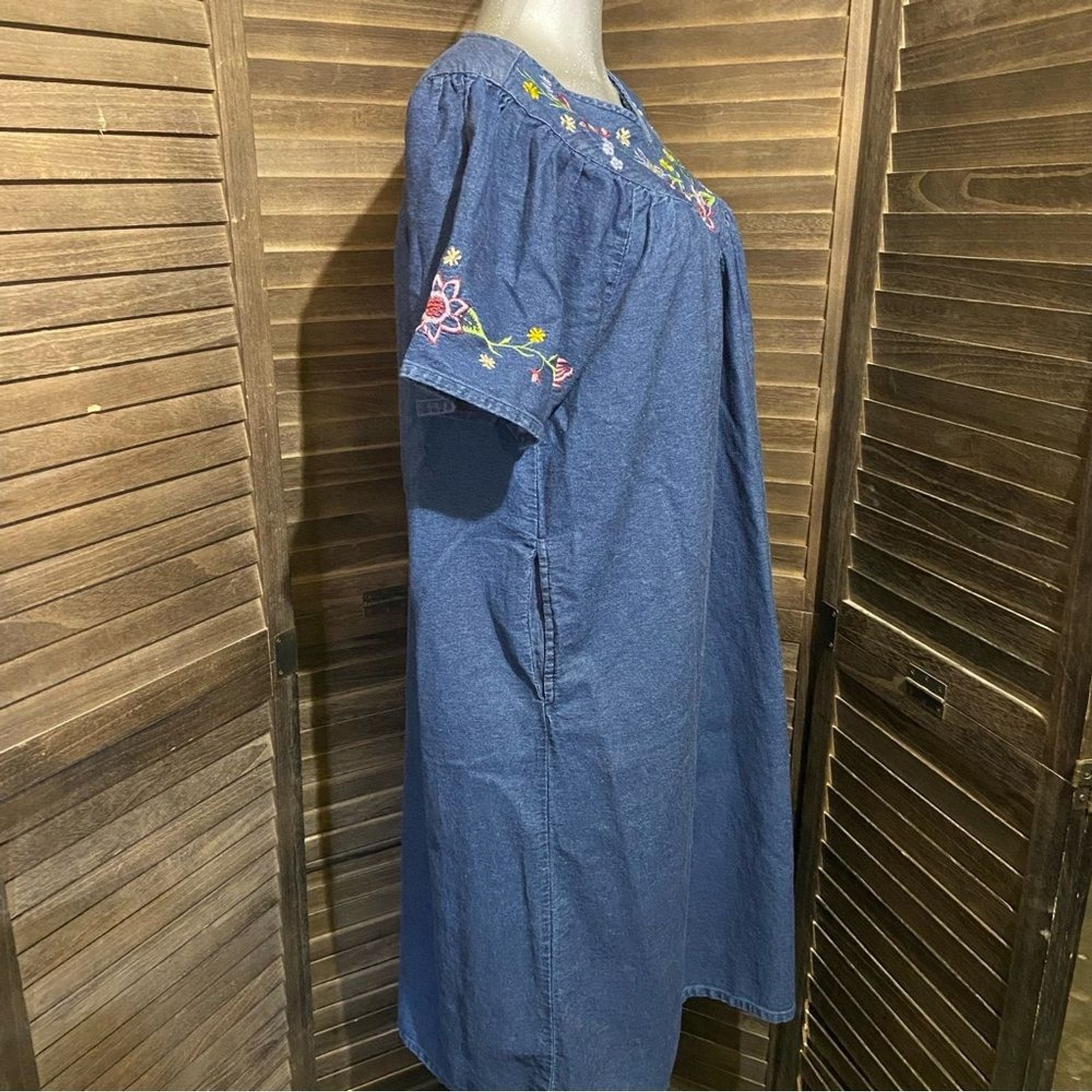 Loungees Midi Boho Chambray Dress Blue Denim Embroidered Floral Cotton Sz Large