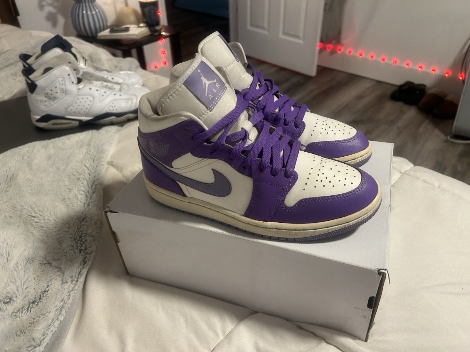 WMNS Air Jordan 1 Mid Grape/Sky J L T Purple. Women’s 8.5