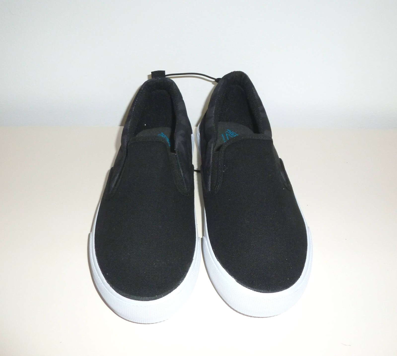 There Abouts Black Canvas Slip-On Shoes – Men or Boy SZ 6