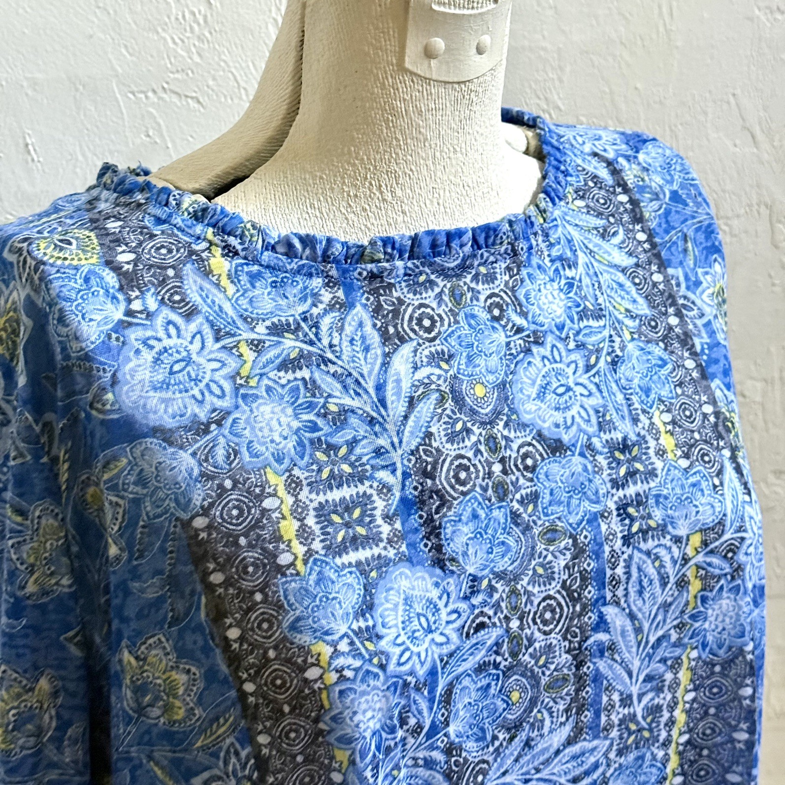 RUBY RD 2X Top Unique BOHO Lightweight Crochet Ruffles Blue Floral Bell Sleeves