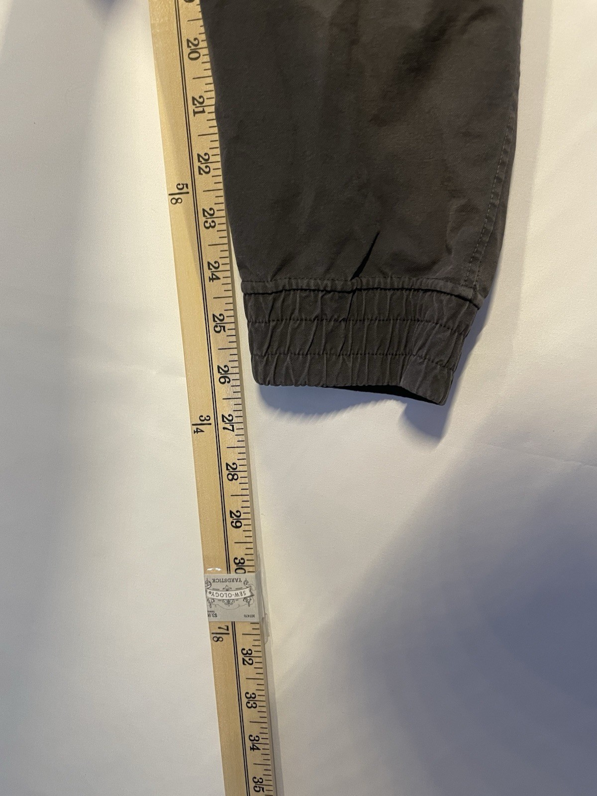 M Men’s Gray Jogger Pants M 30″ Waist Polyester Blend Drawstring Pockets
